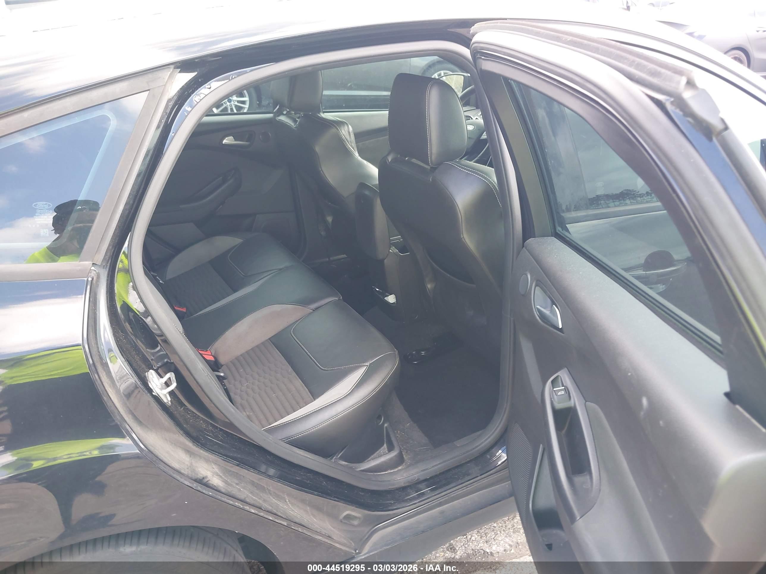 FORD FOCUS image 8