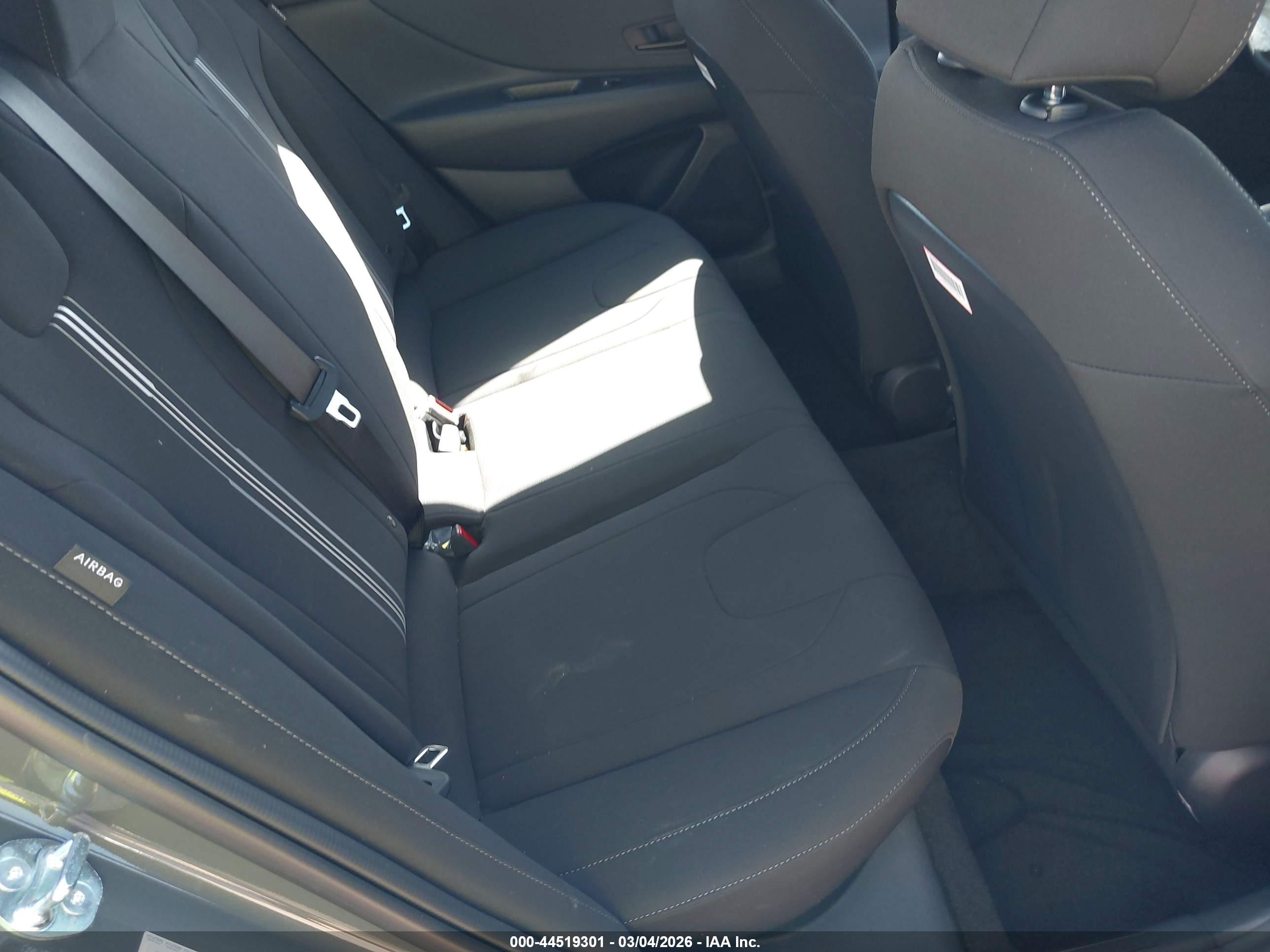 HYUNDAI ELANTRA image 8