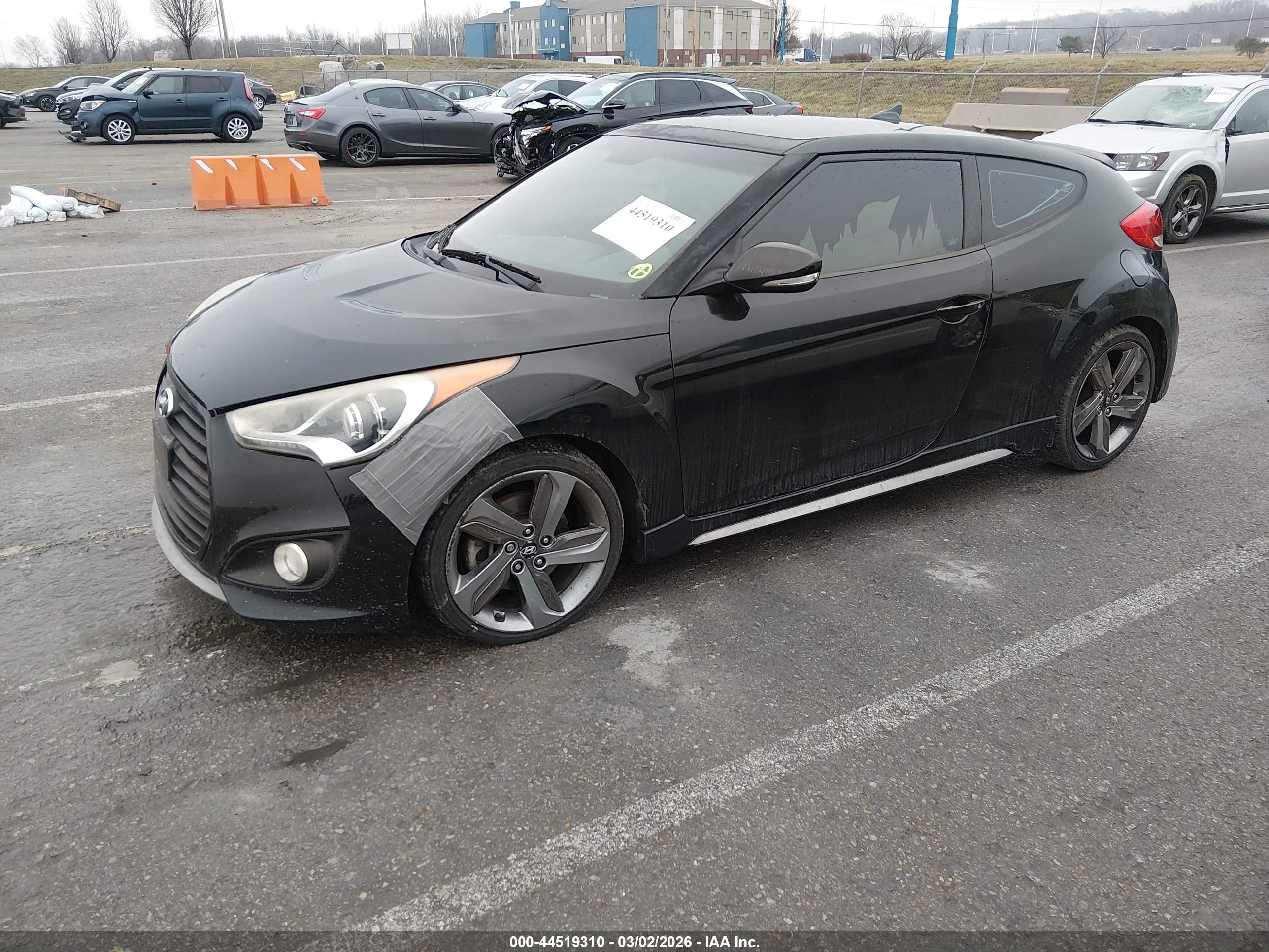 HYUNDAI VELOSTER image 2