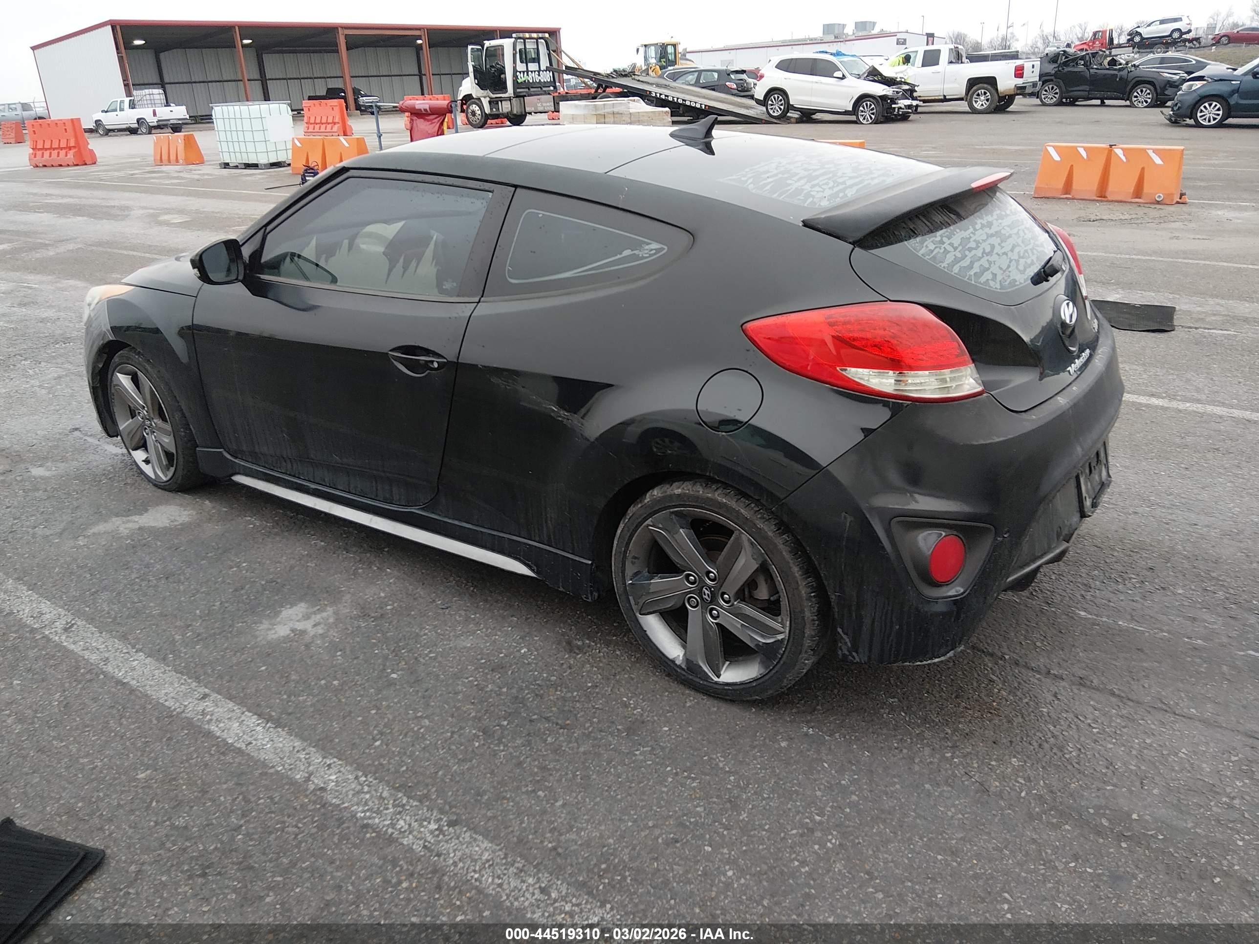 HYUNDAI VELOSTER image 3