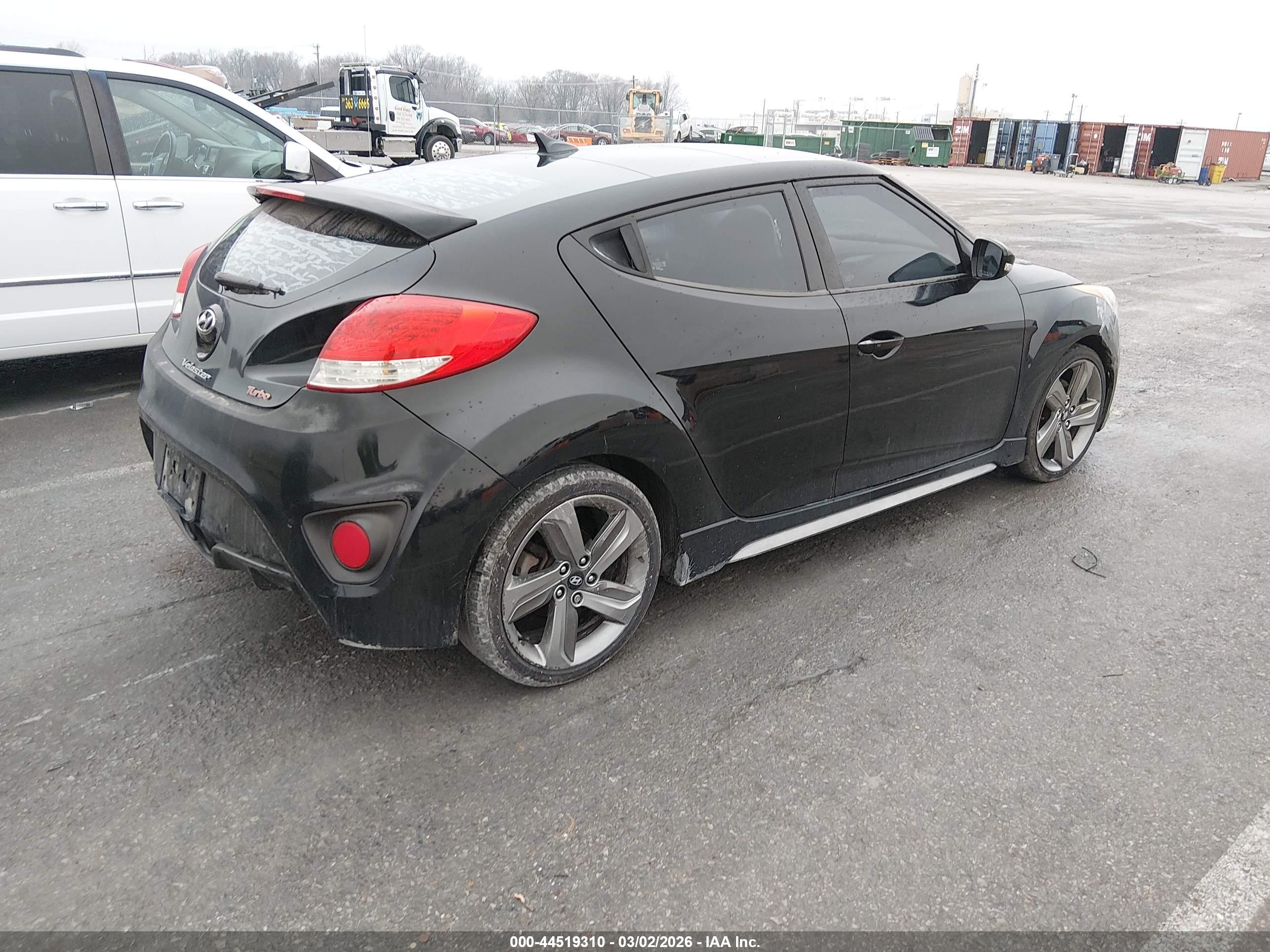 HYUNDAI VELOSTER image 4