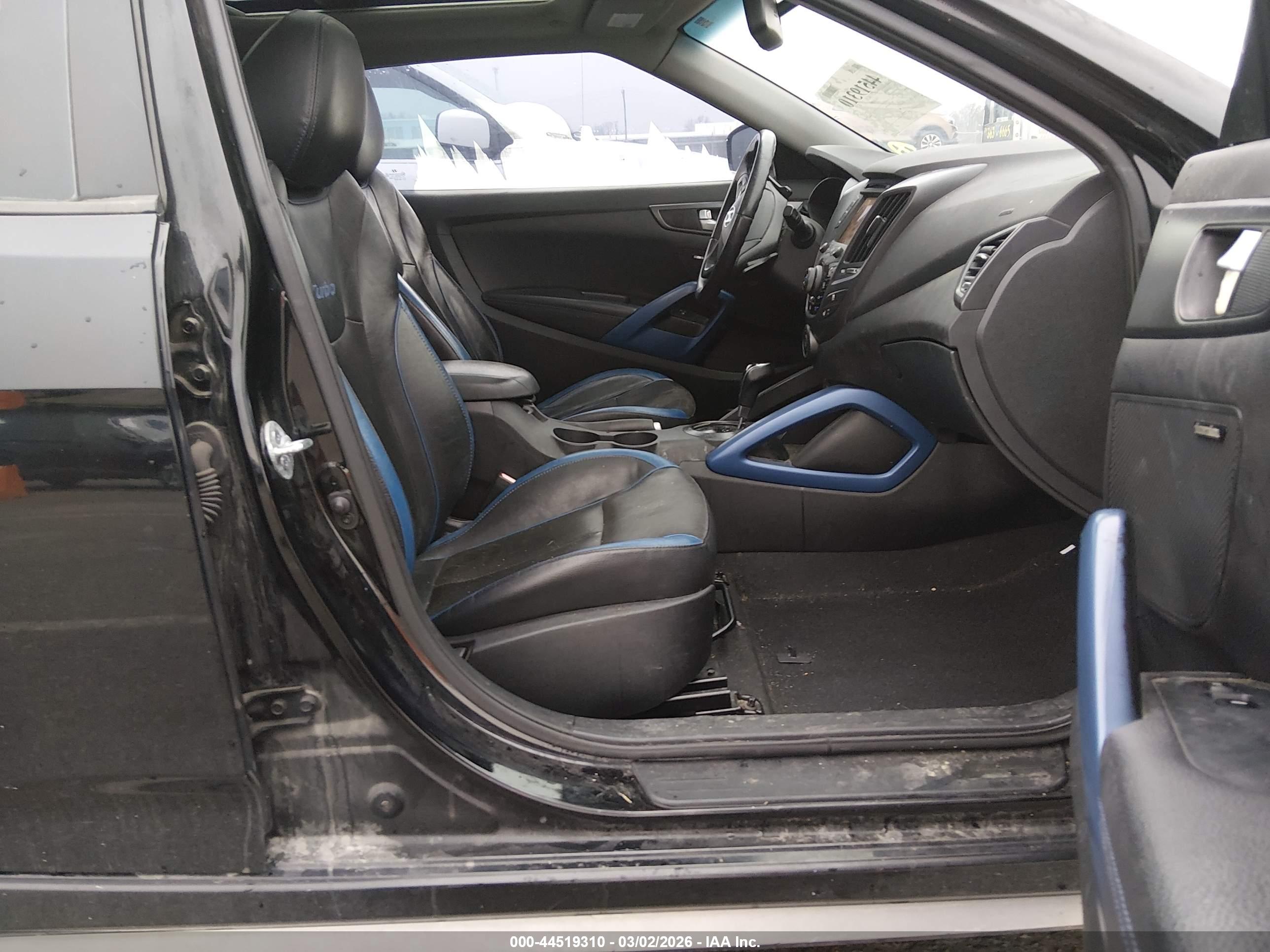 HYUNDAI VELOSTER image 5
