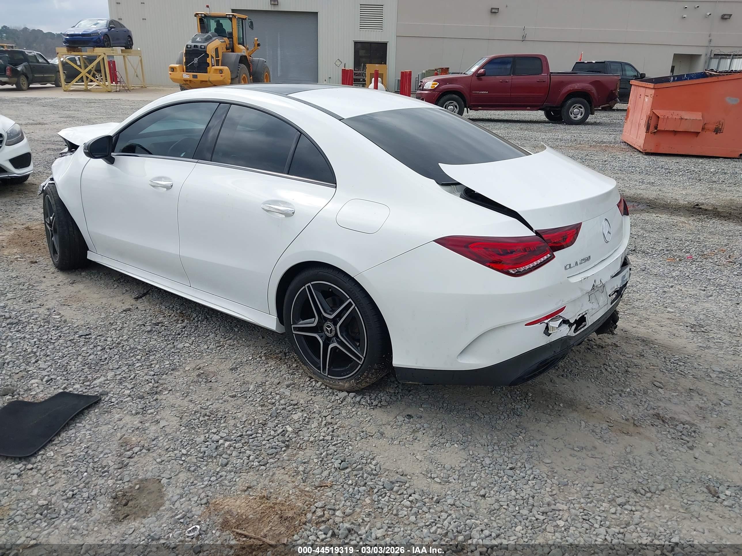 MERCEDES-BENZ CLA image 3