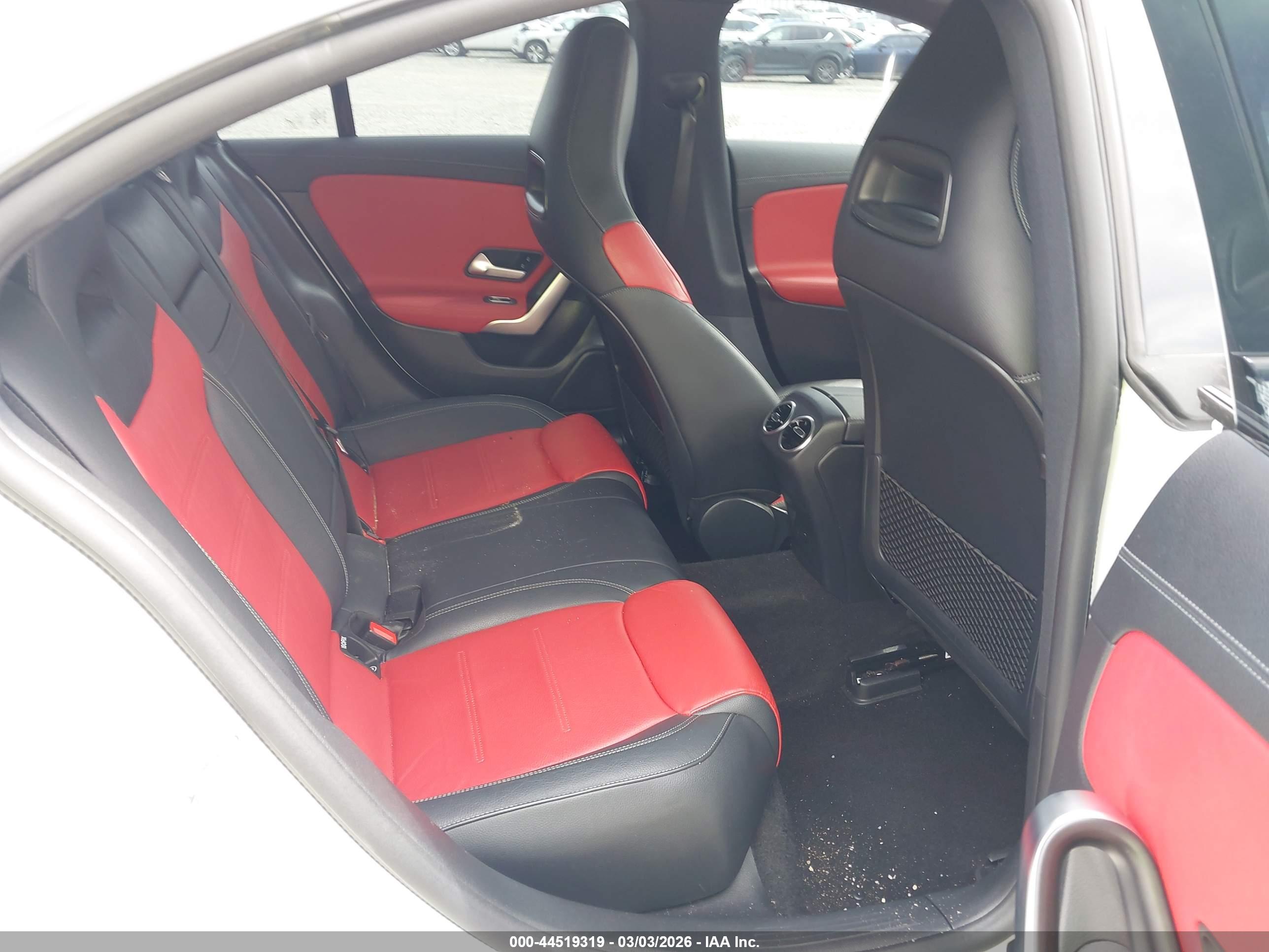 MERCEDES-BENZ CLA image 8