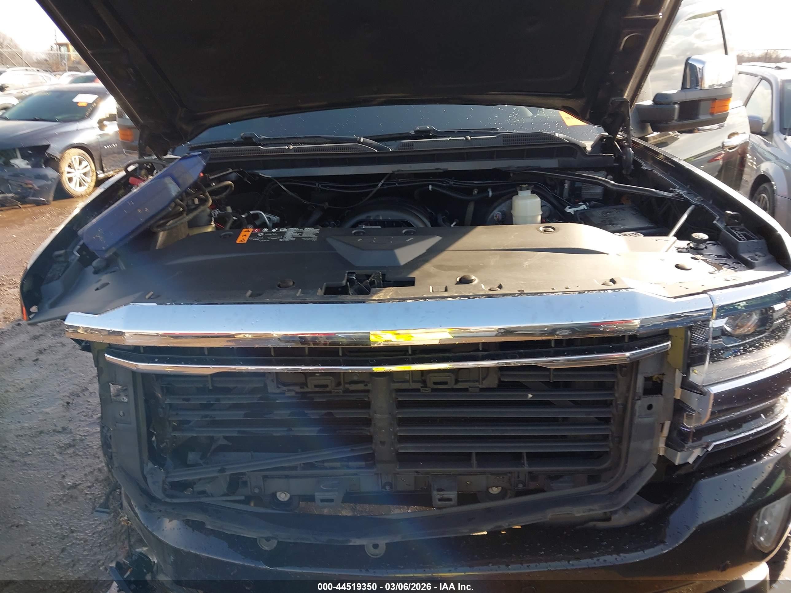 CHEVROLET SILVERADO image 10