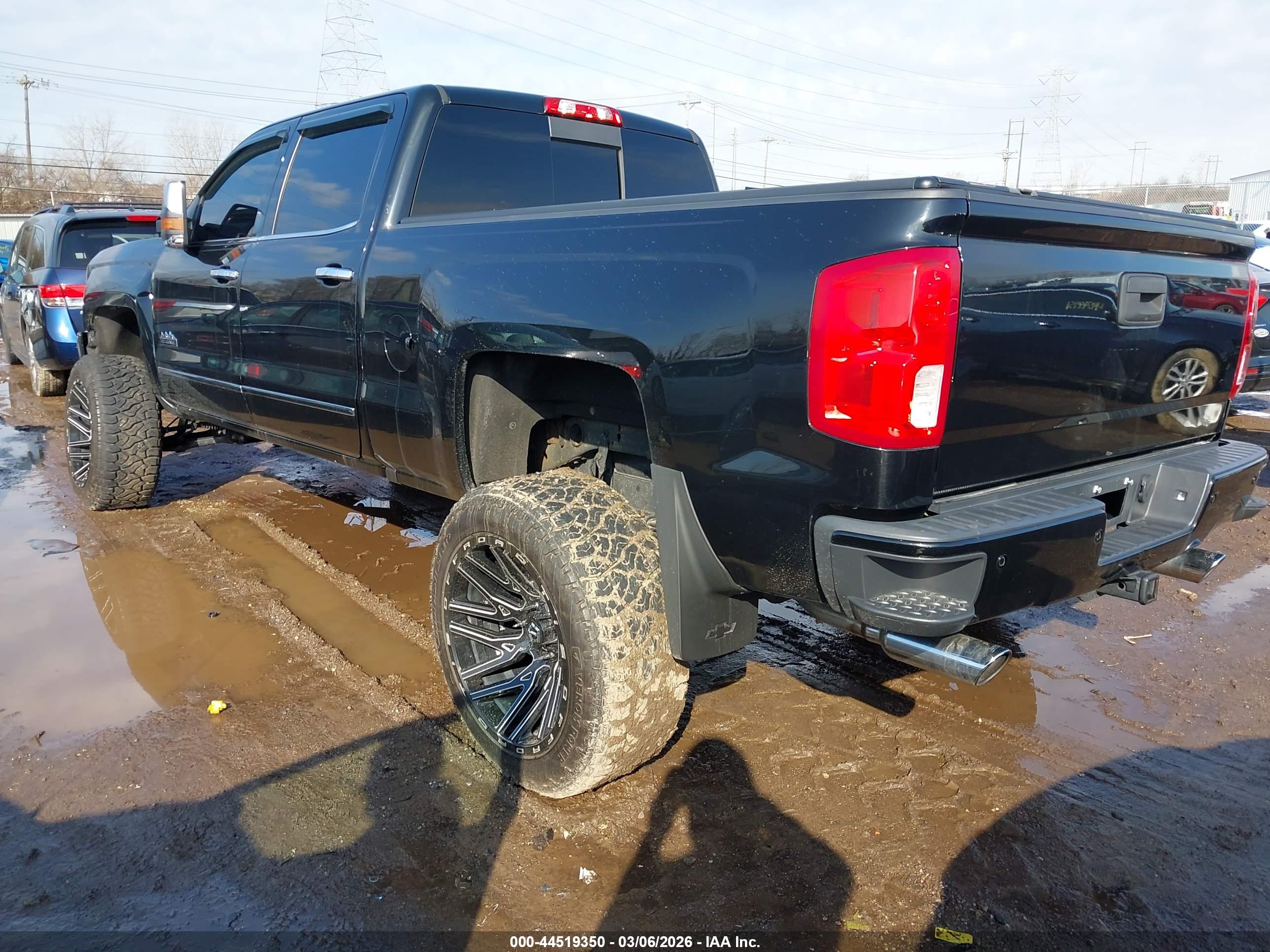 CHEVROLET SILVERADO image 3