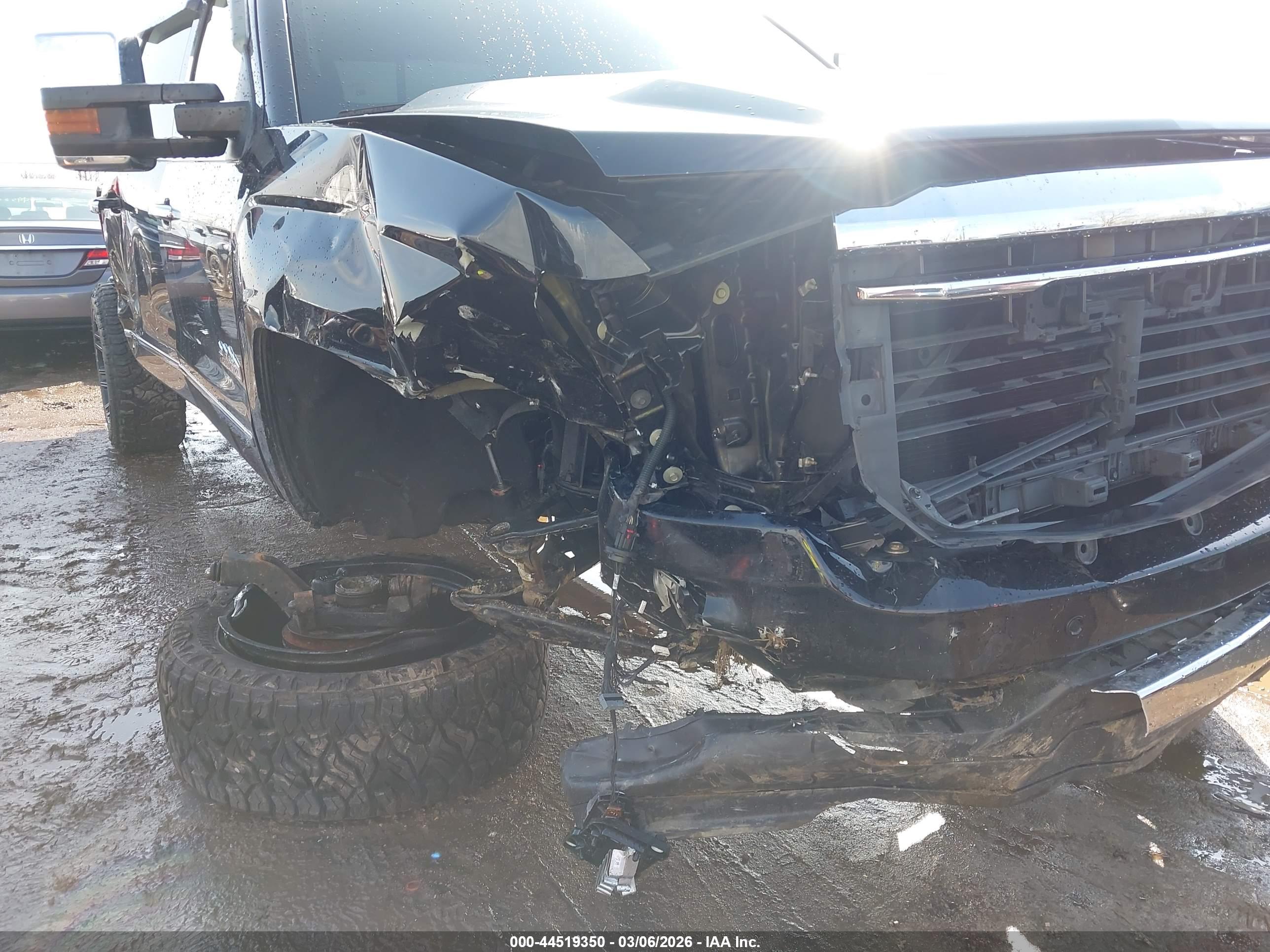 CHEVROLET SILVERADO image 6
