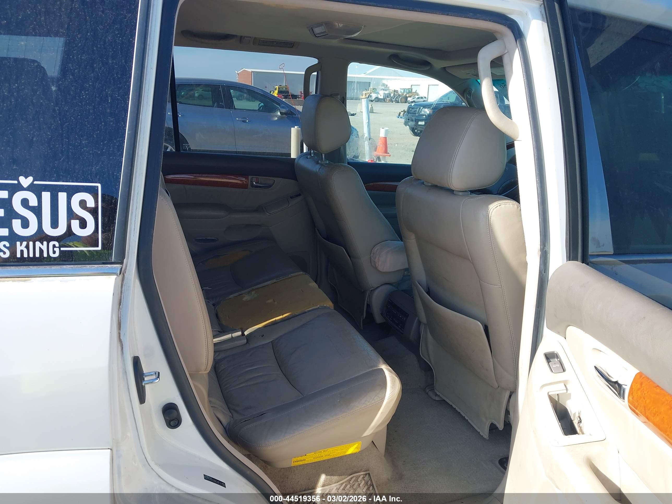 LEXUS GX image 8