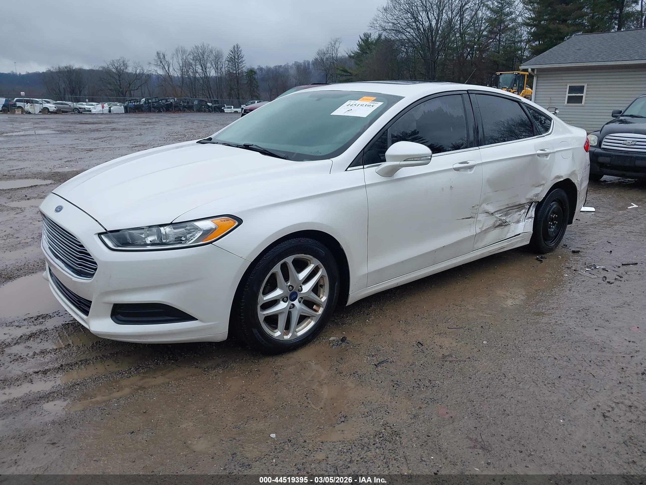 FORD FUSION image 2