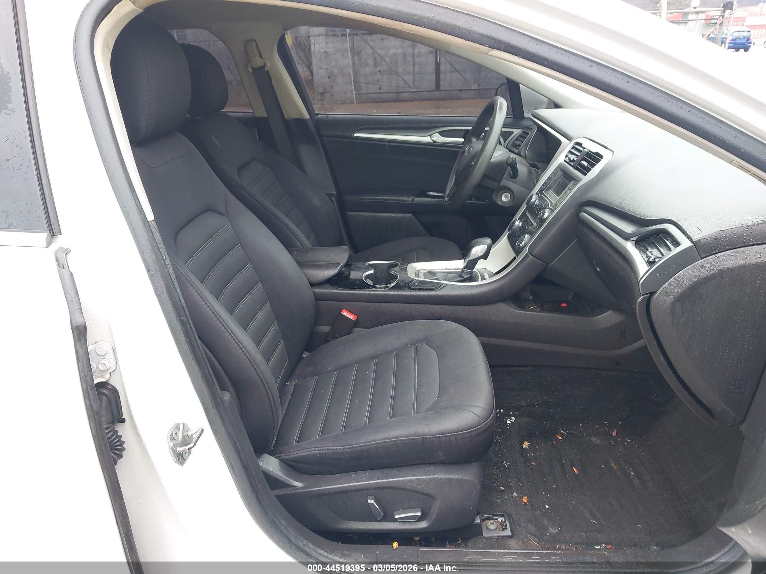 FORD FUSION image 5