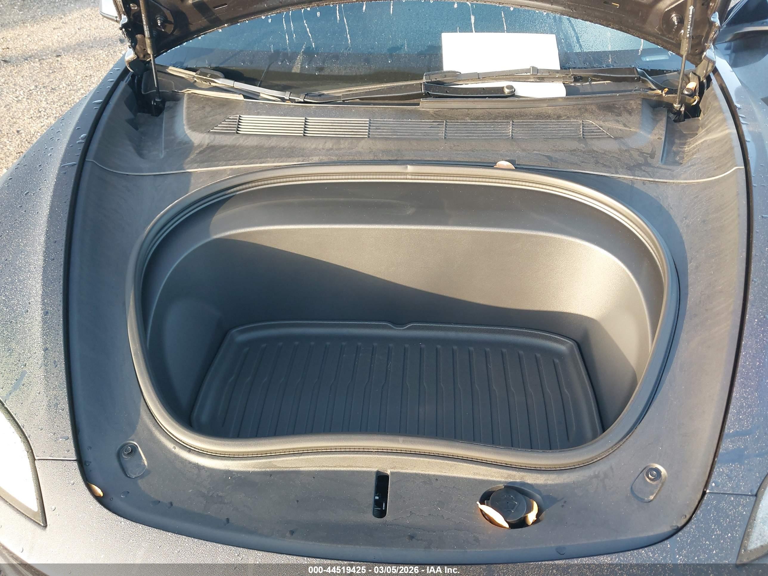 TESLA MODEL image 10