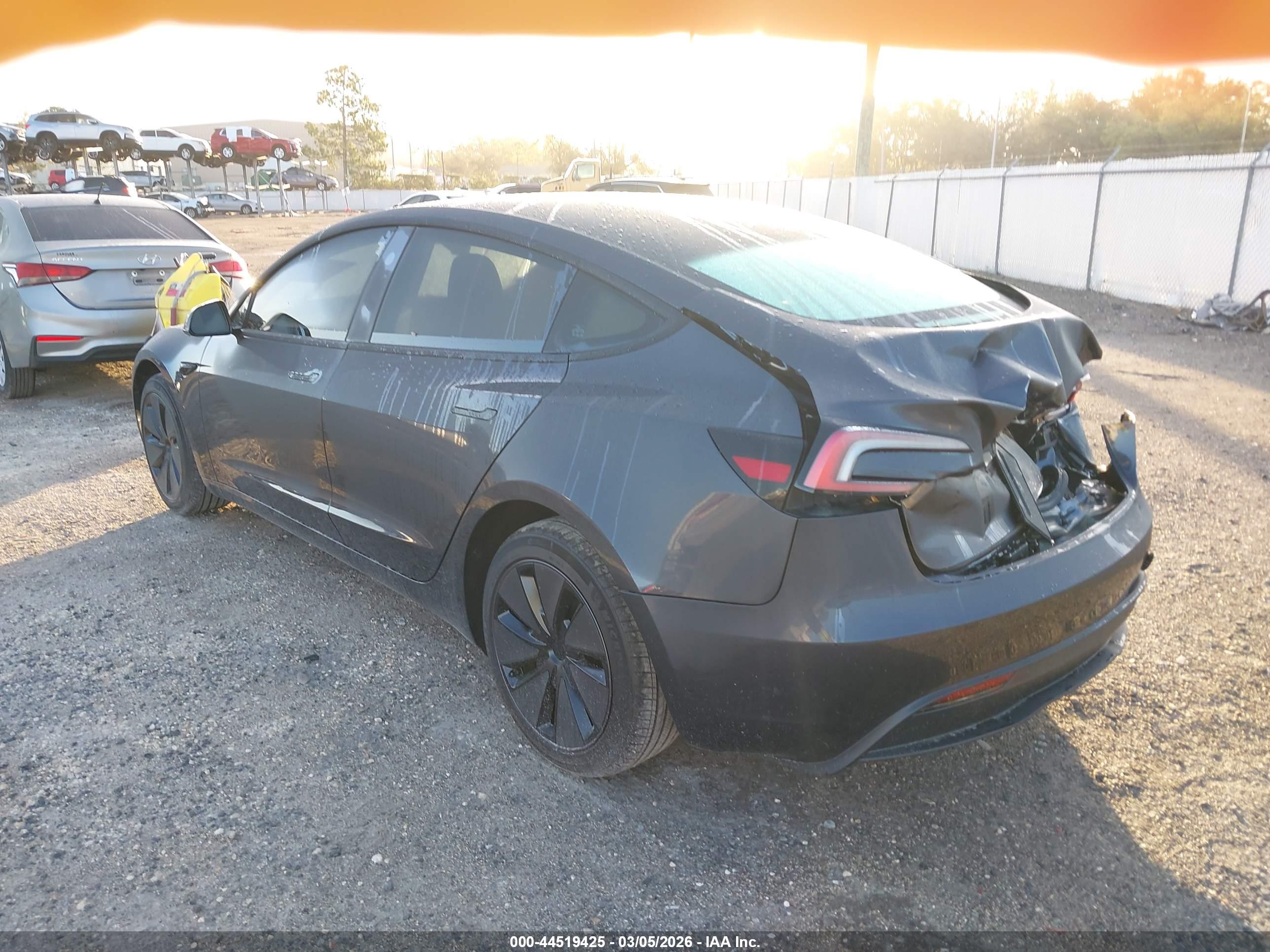 TESLA MODEL image 3