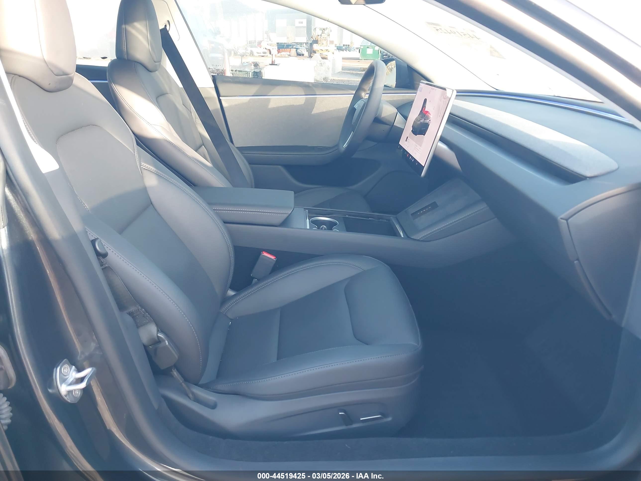 TESLA MODEL image 5
