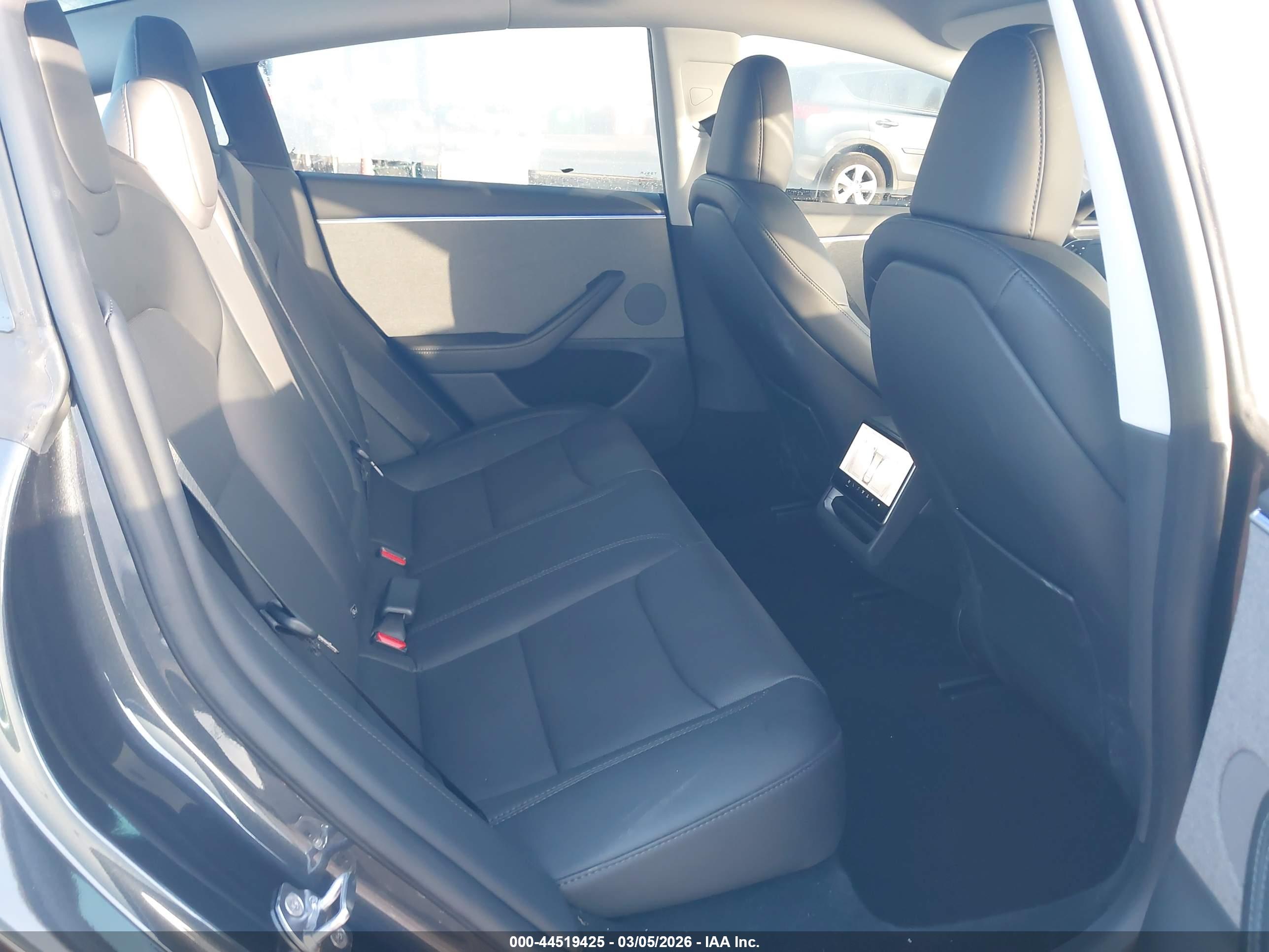 TESLA MODEL image 8