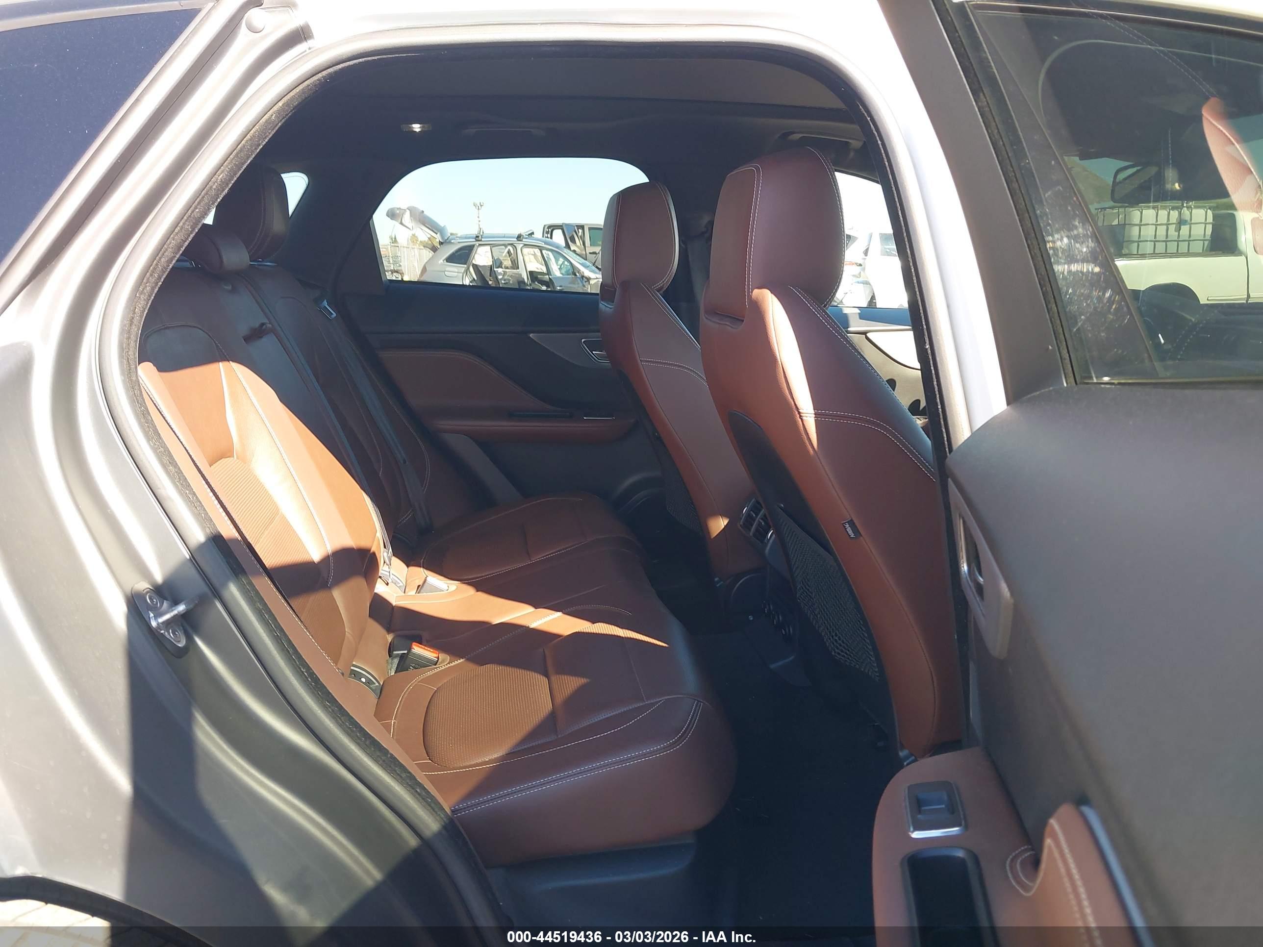JAGUAR F-PACE image 8