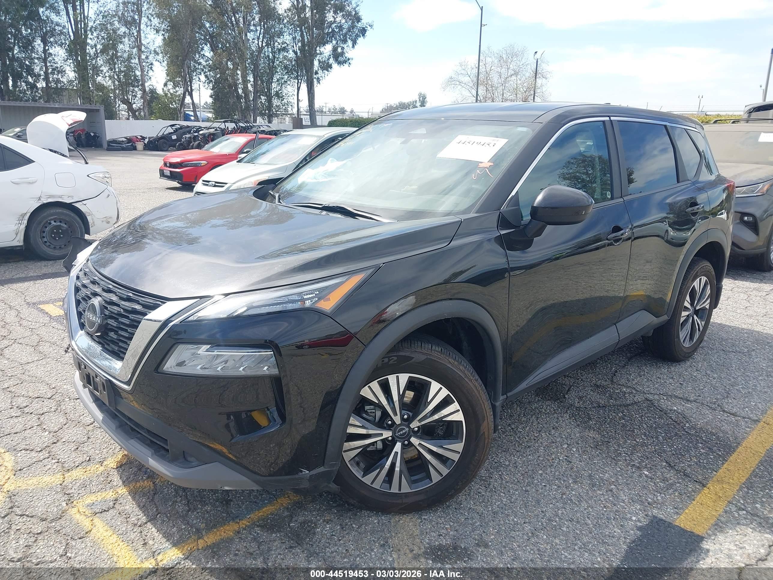 NISSAN ROGUE image 2