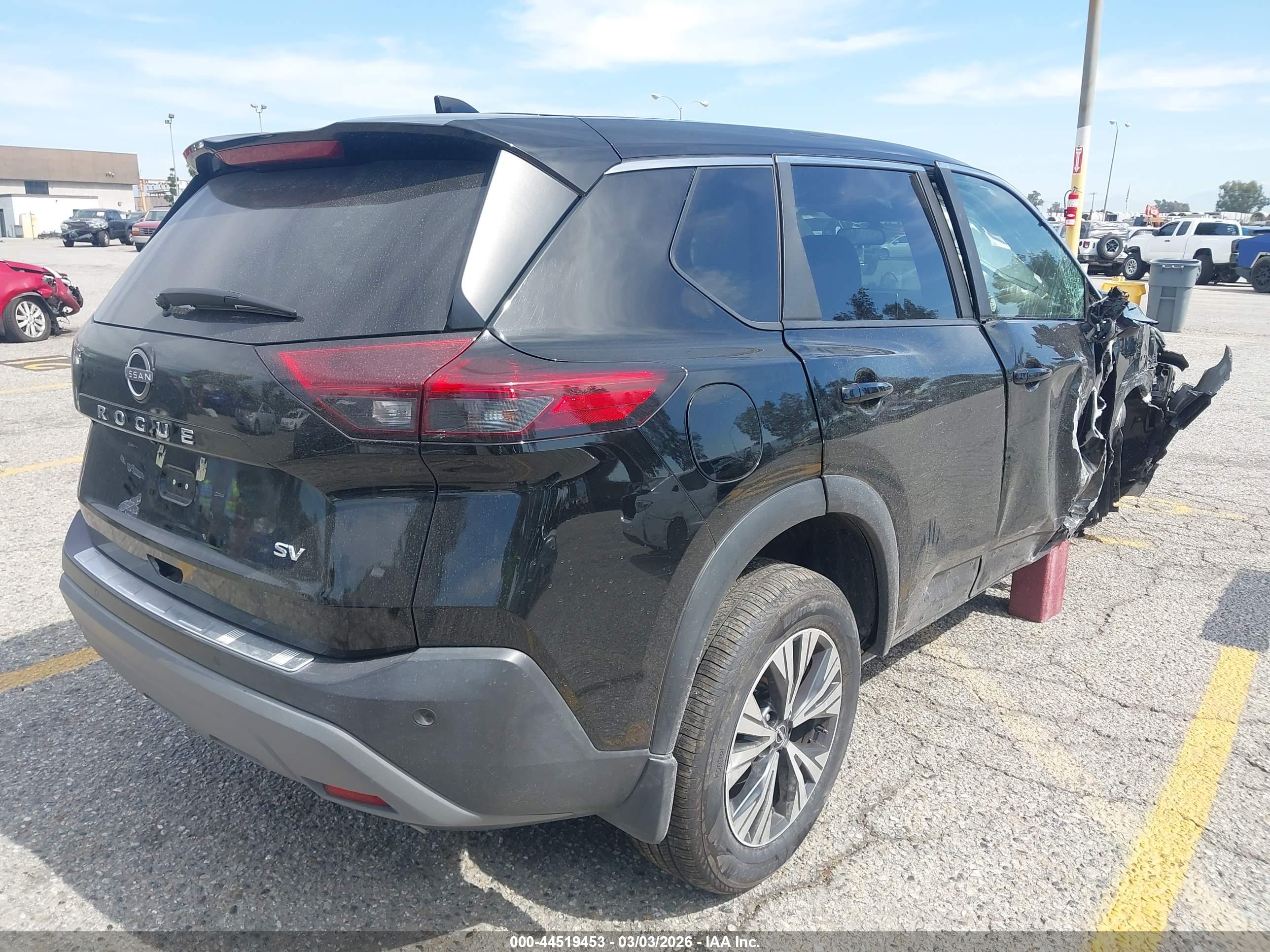 NISSAN ROGUE image 4