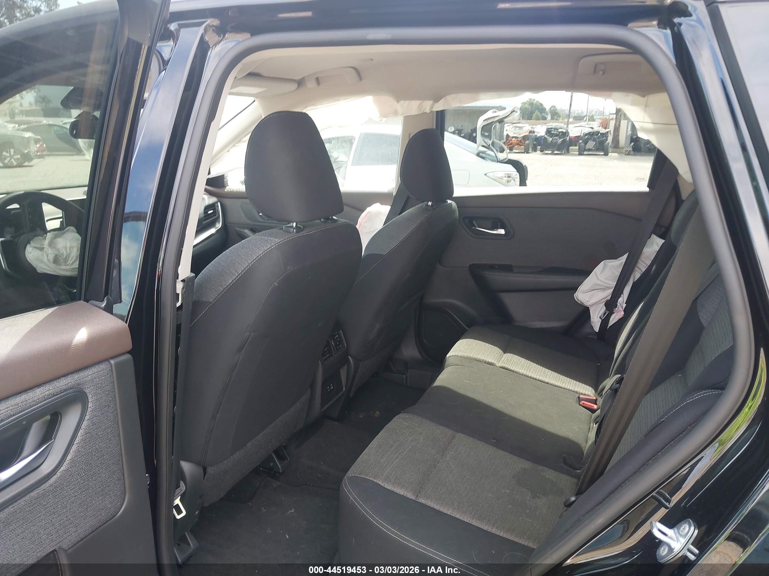 NISSAN ROGUE image 8