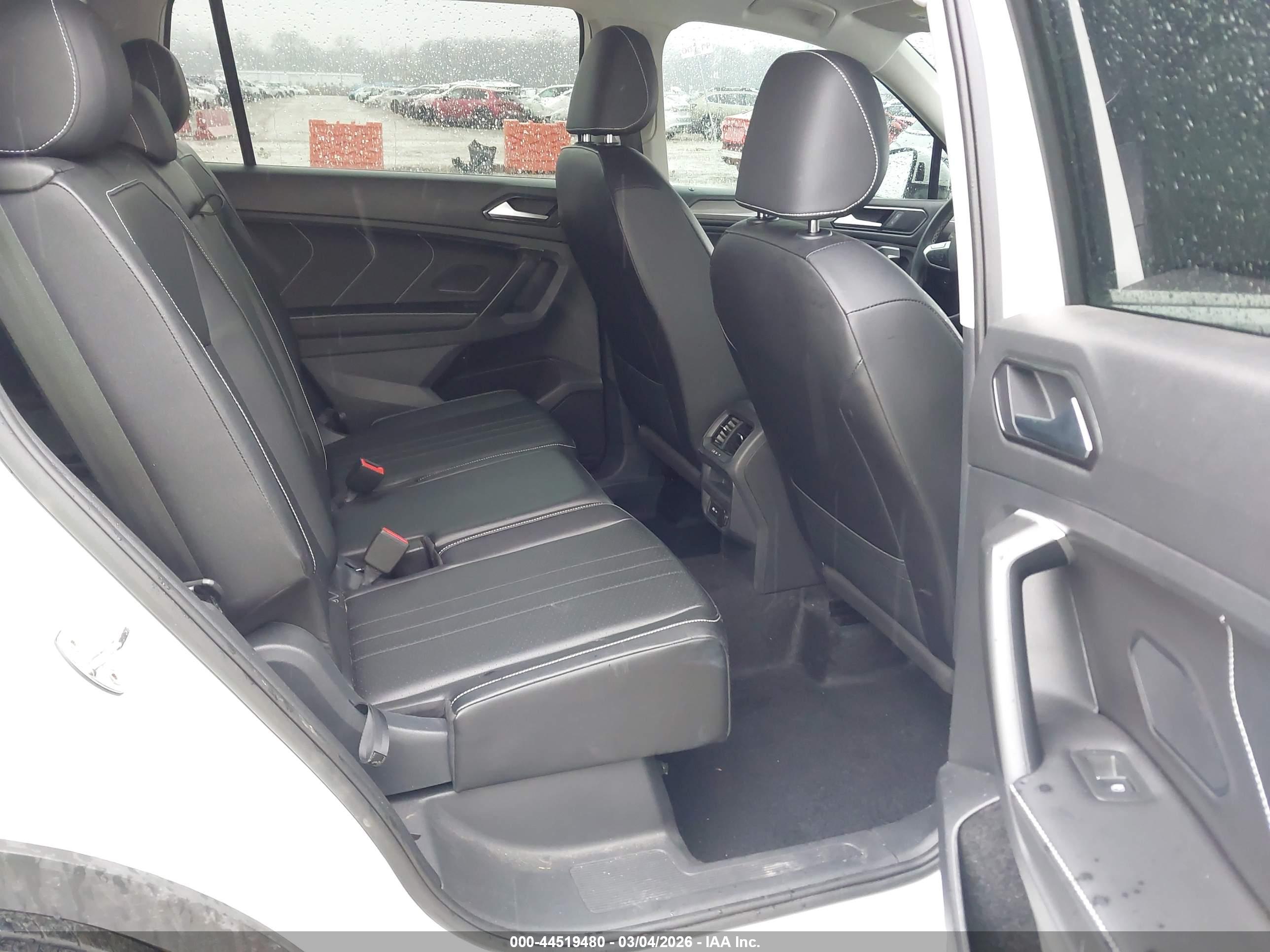 VOLKSWAGEN TIGUAN image 8