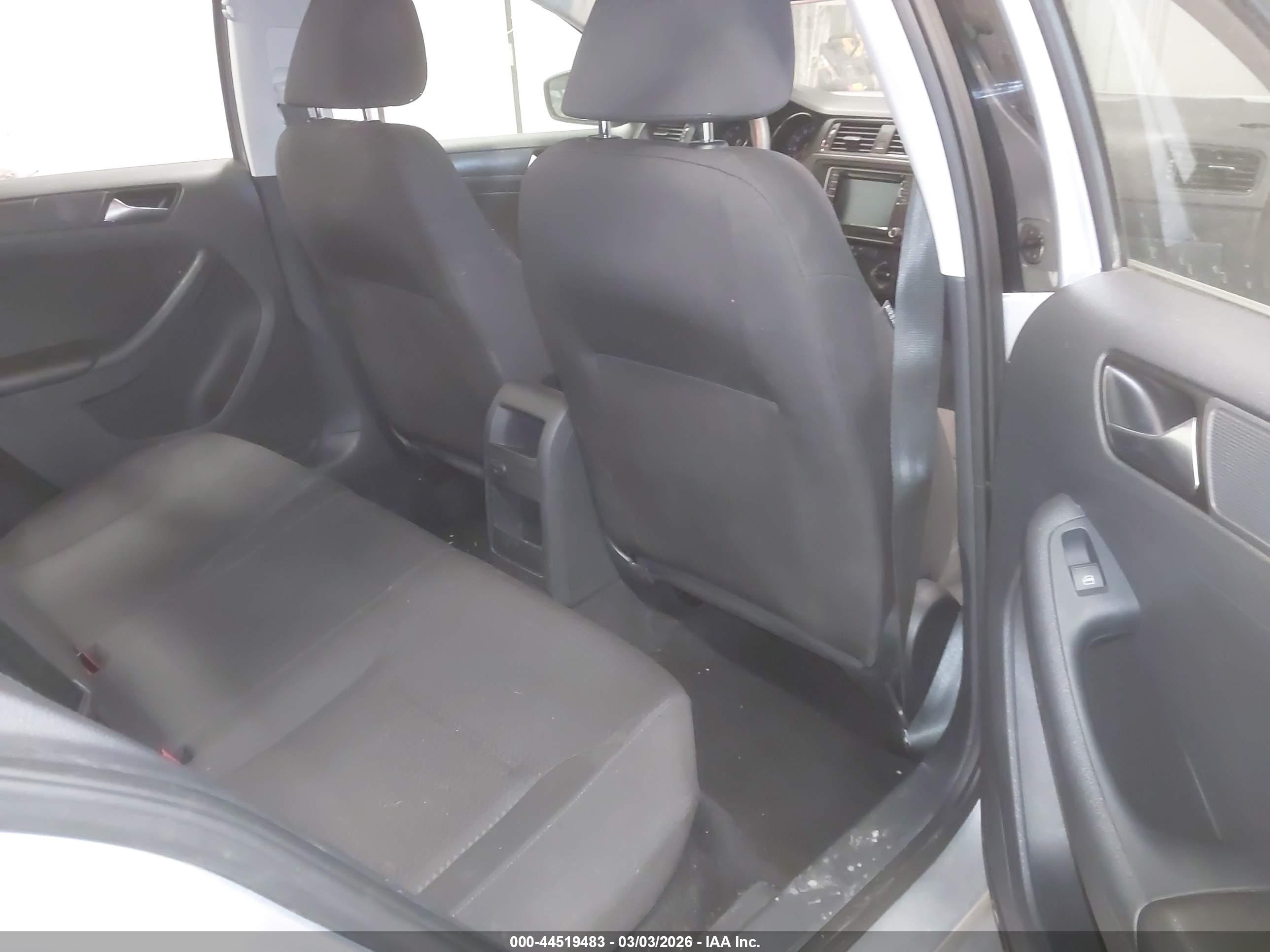 VOLKSWAGEN JETTA image 8