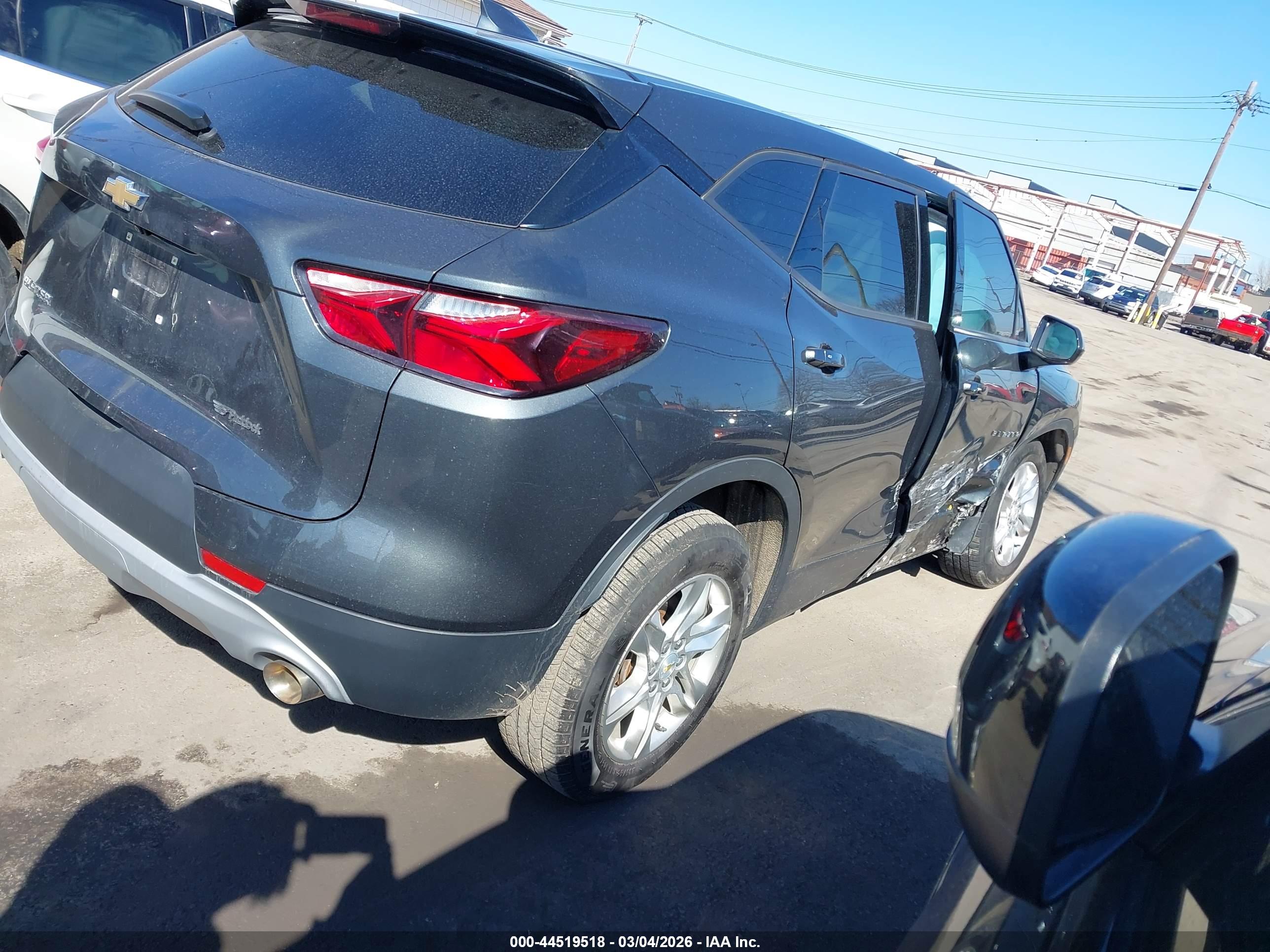 CHEVROLET BLAZER image 4