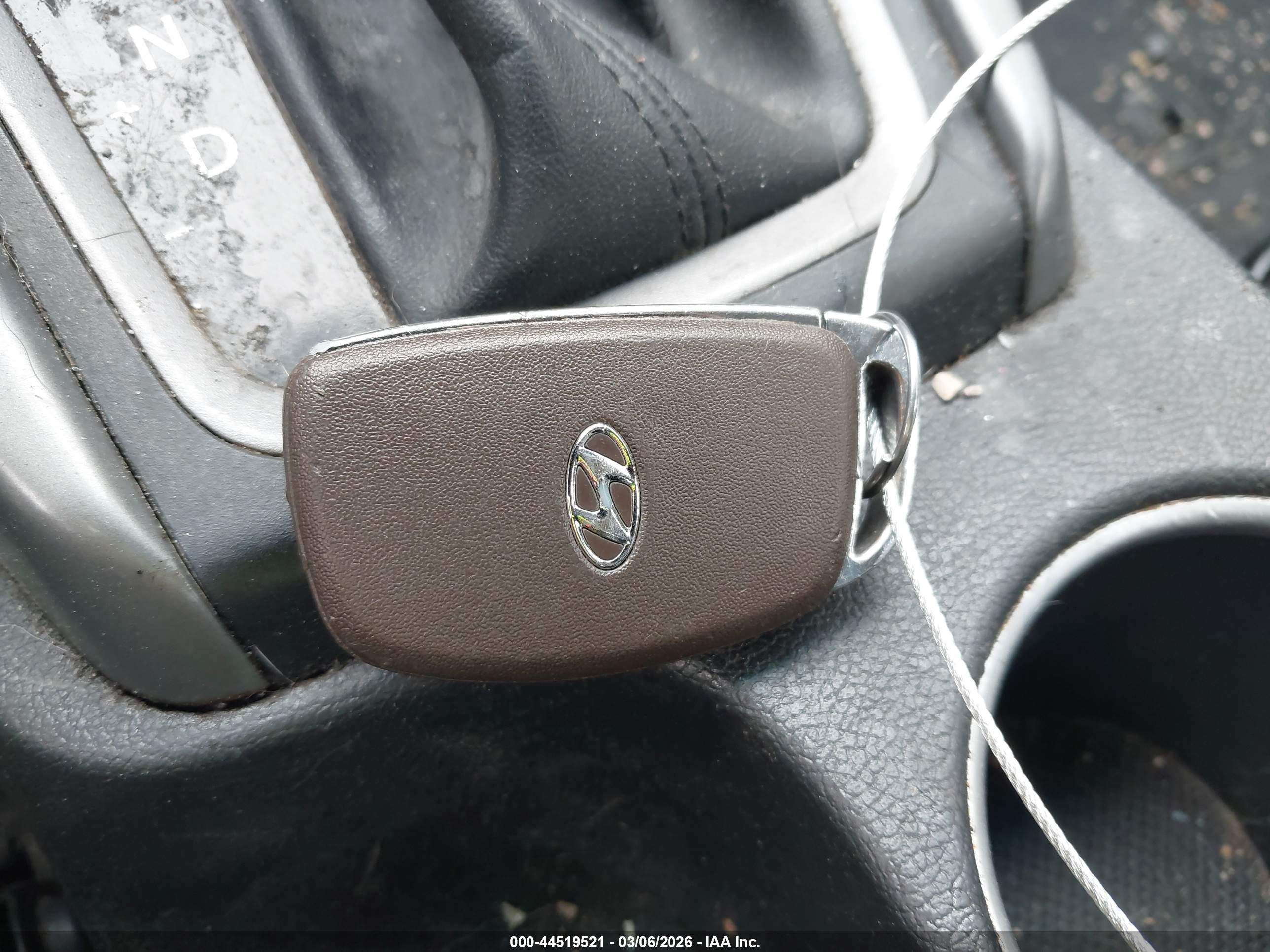 HYUNDAI ELANTRA image 11