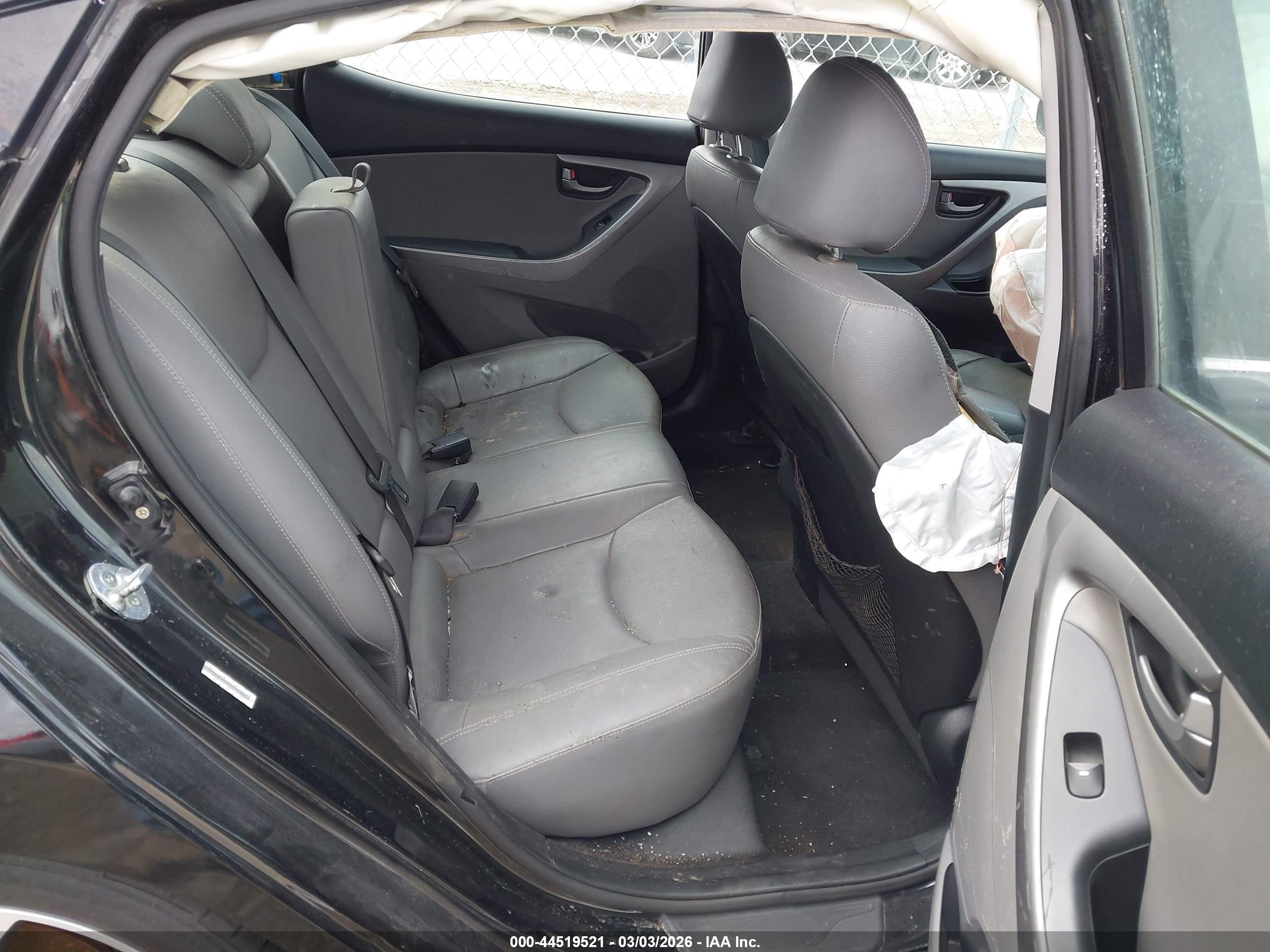 HYUNDAI ELANTRA image 8