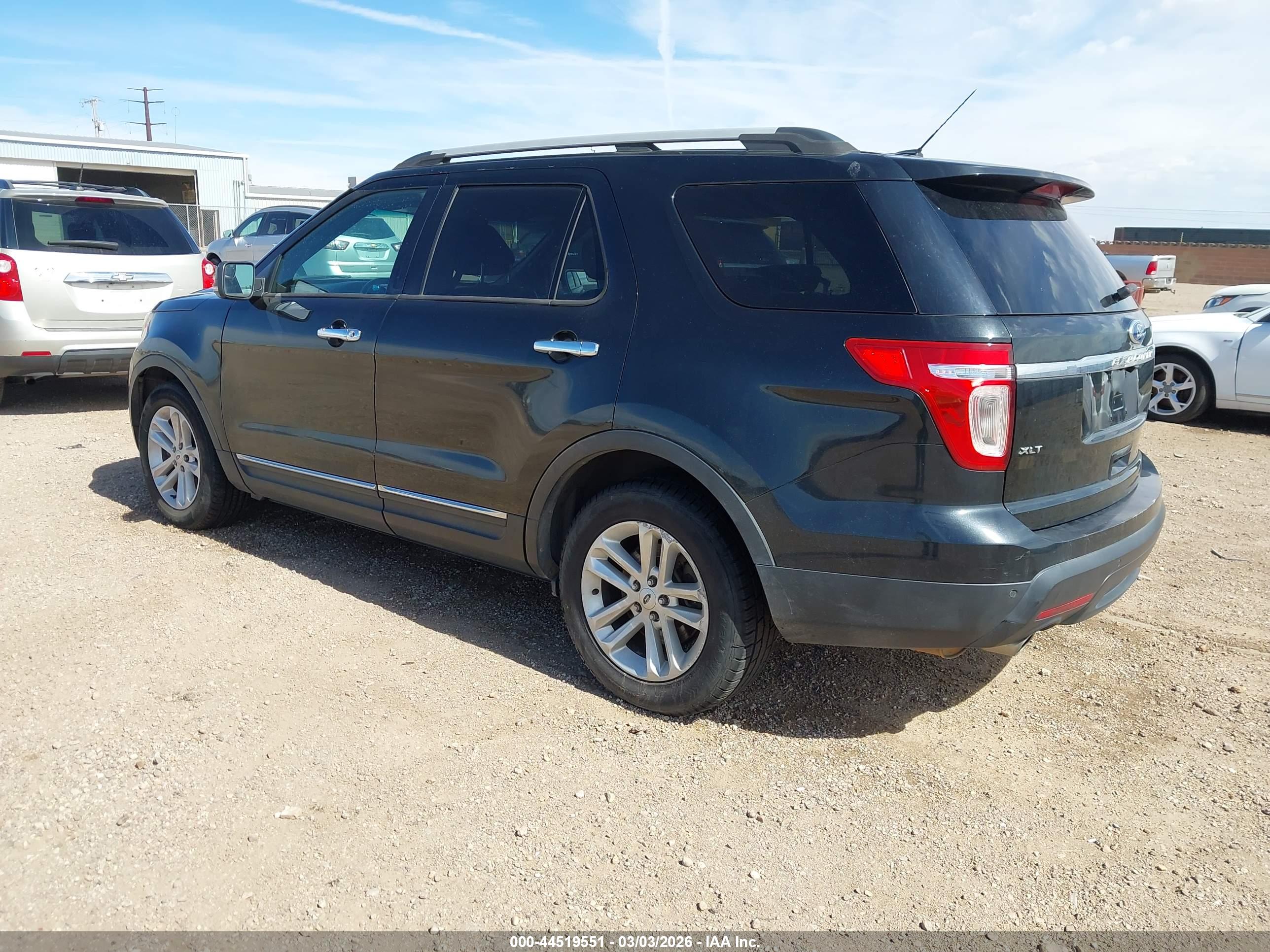 FORD EXPLORER image 3