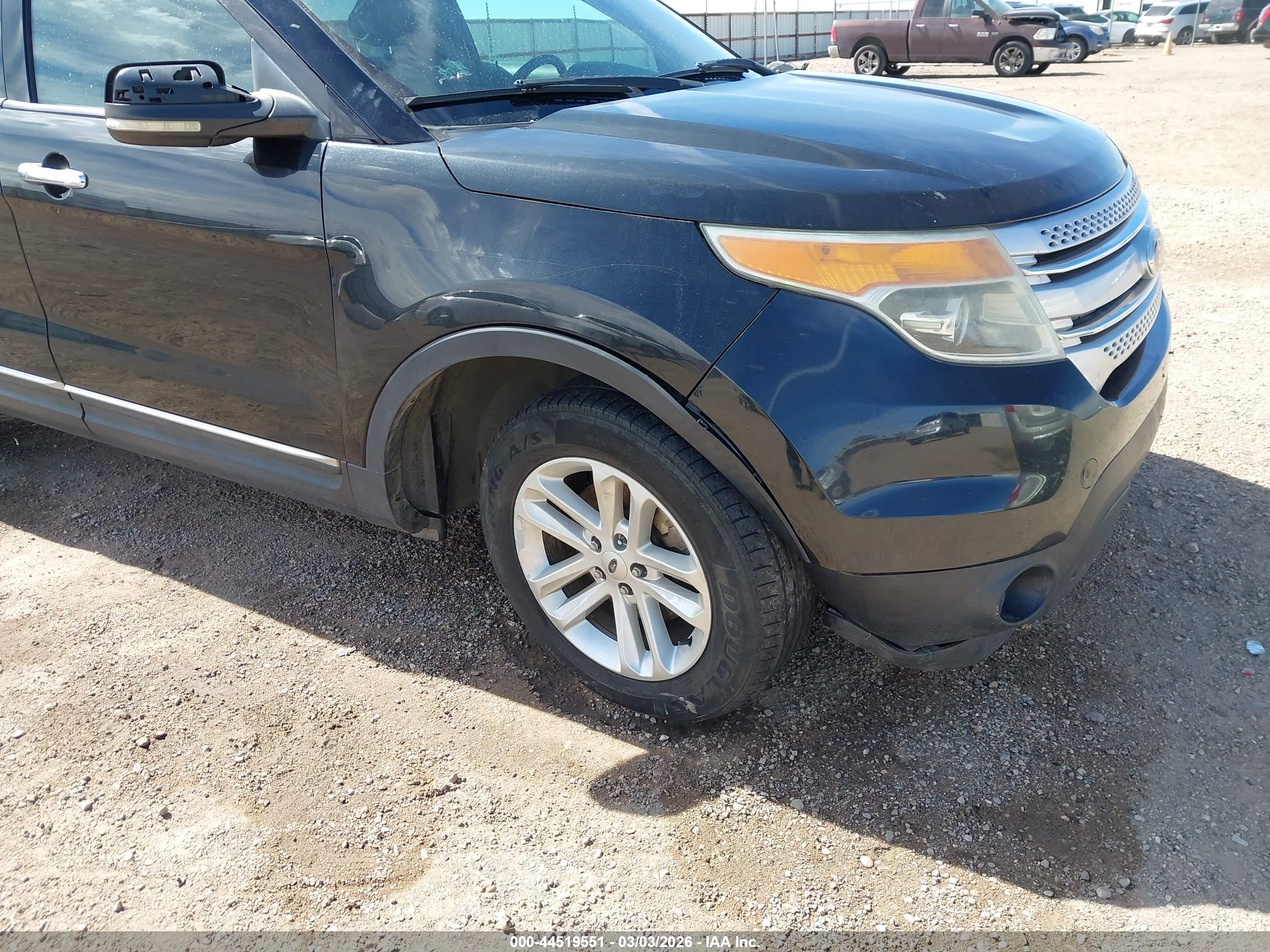 FORD EXPLORER image 6