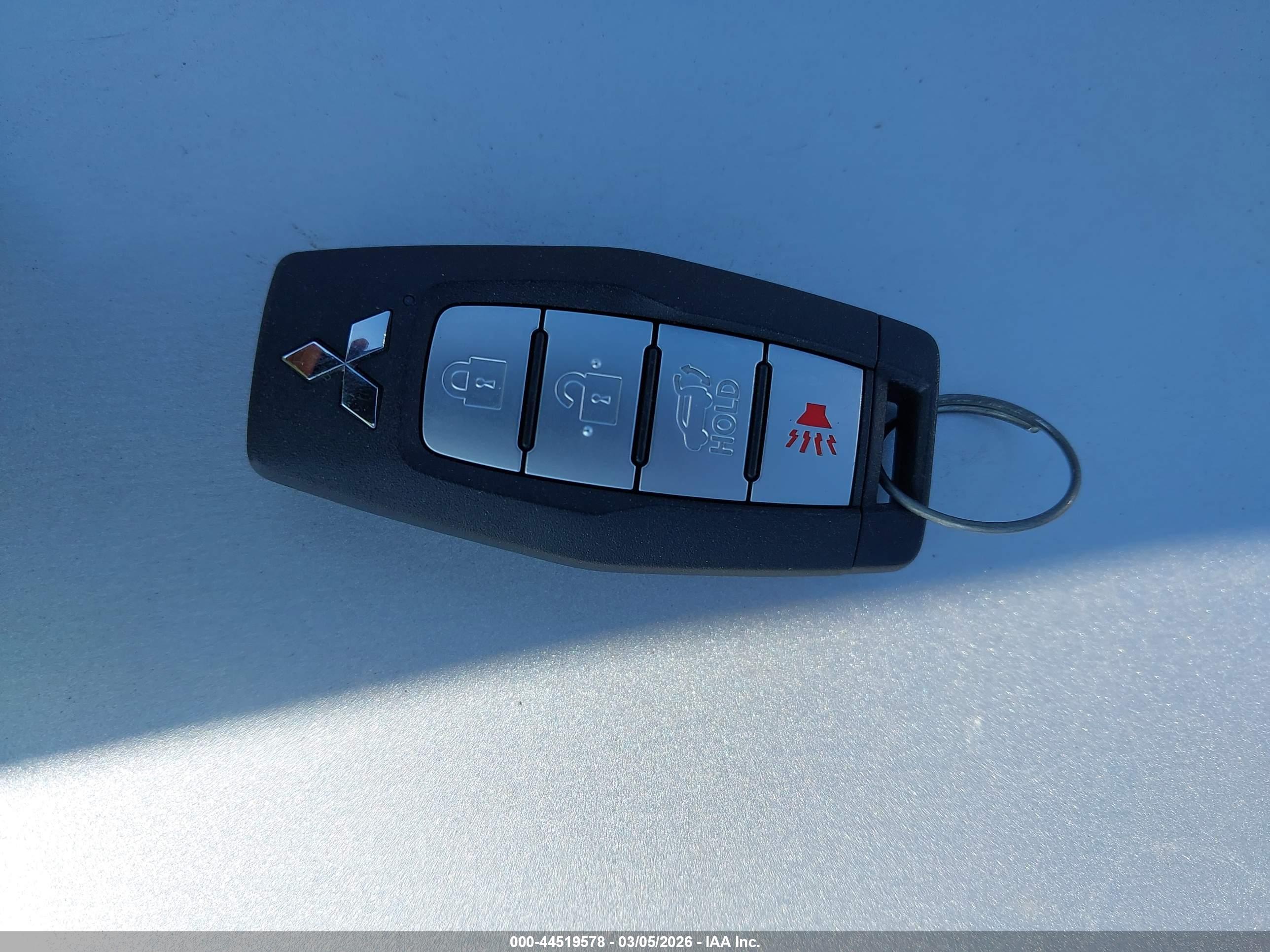 MITSUBISHI OUTLANDER image 11