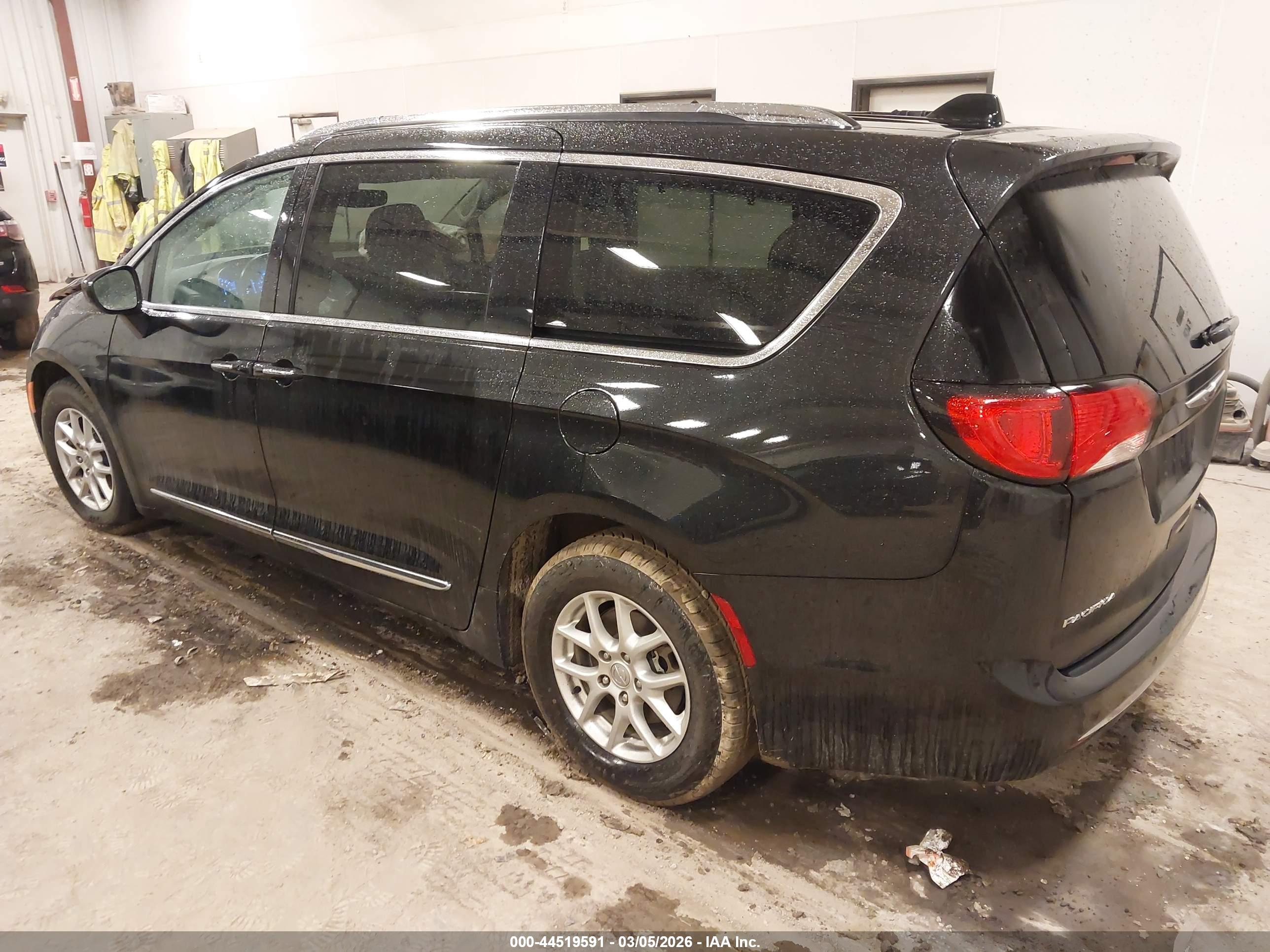 CHRYSLER PACIFICA image 3