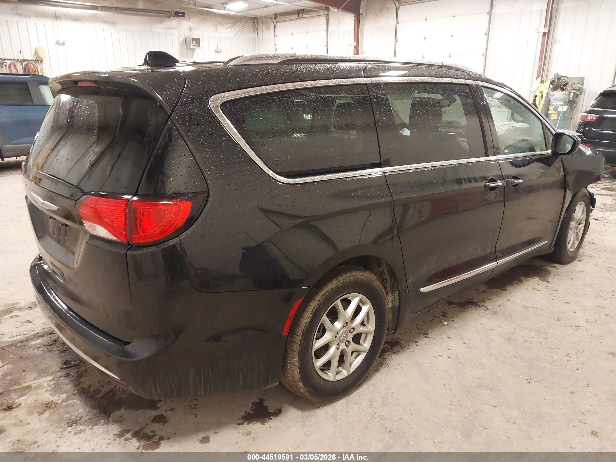 CHRYSLER PACIFICA image 4