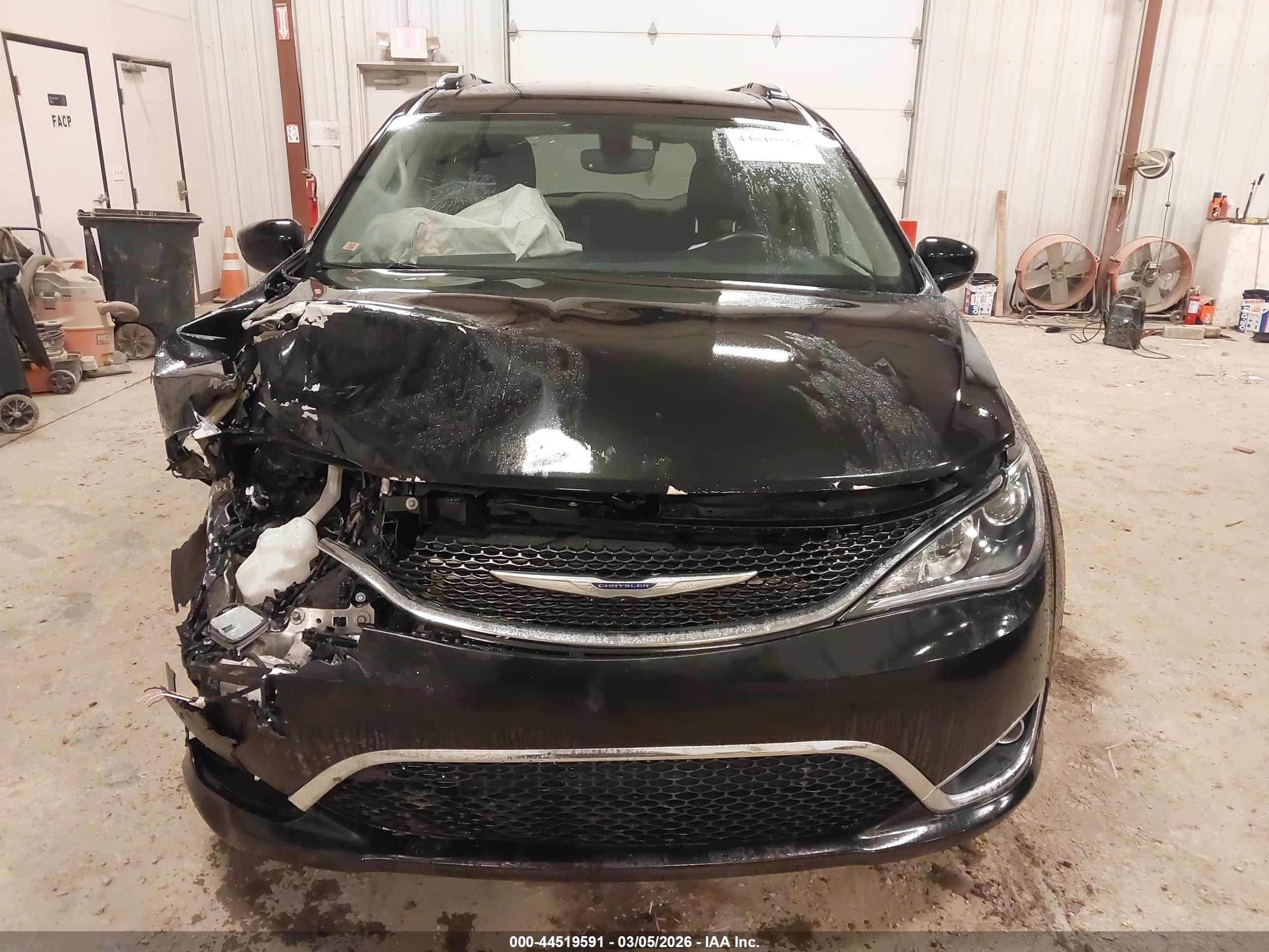 CHRYSLER PACIFICA image 6