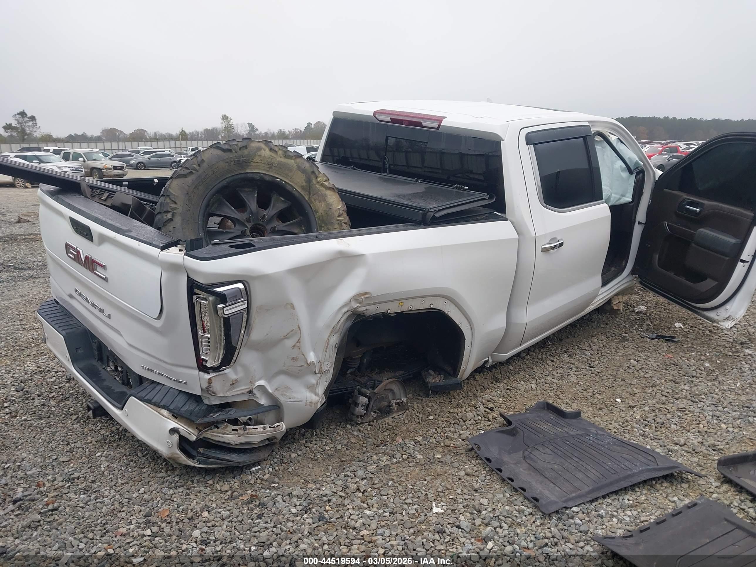 GMC SIERRA image 4