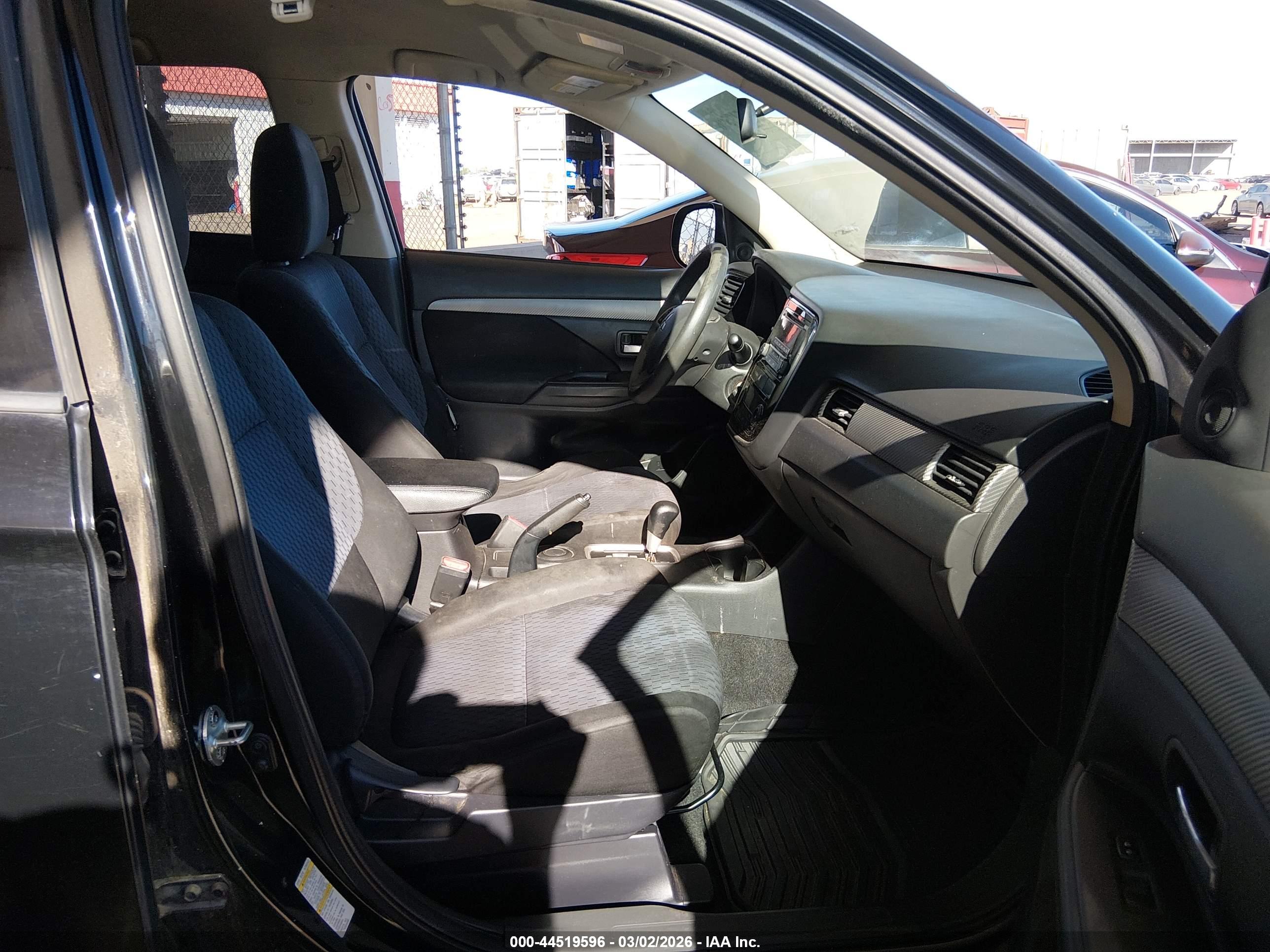 MITSUBISHI OUTLANDER image 5
