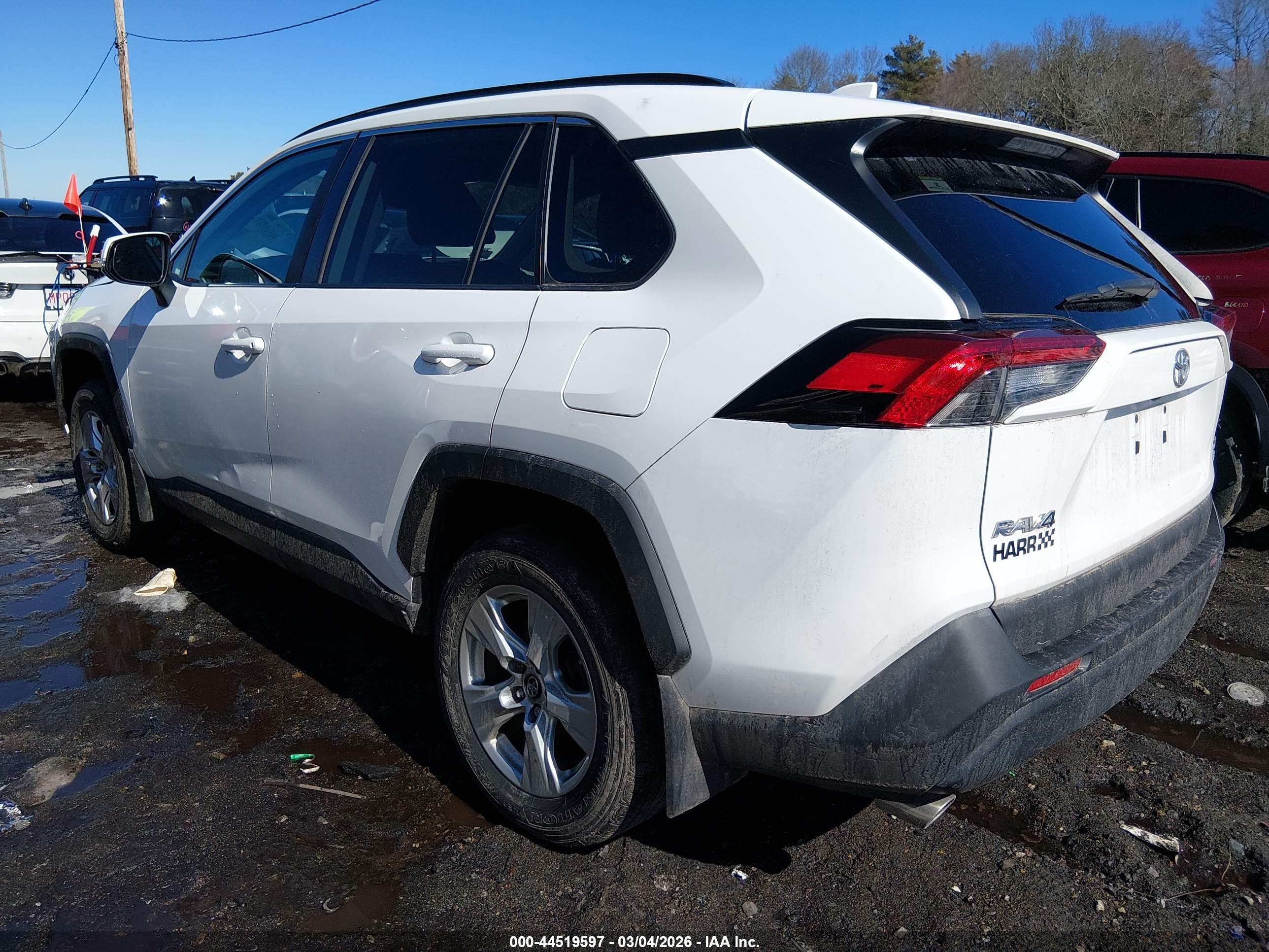 TOYOTA RAV4 image 3