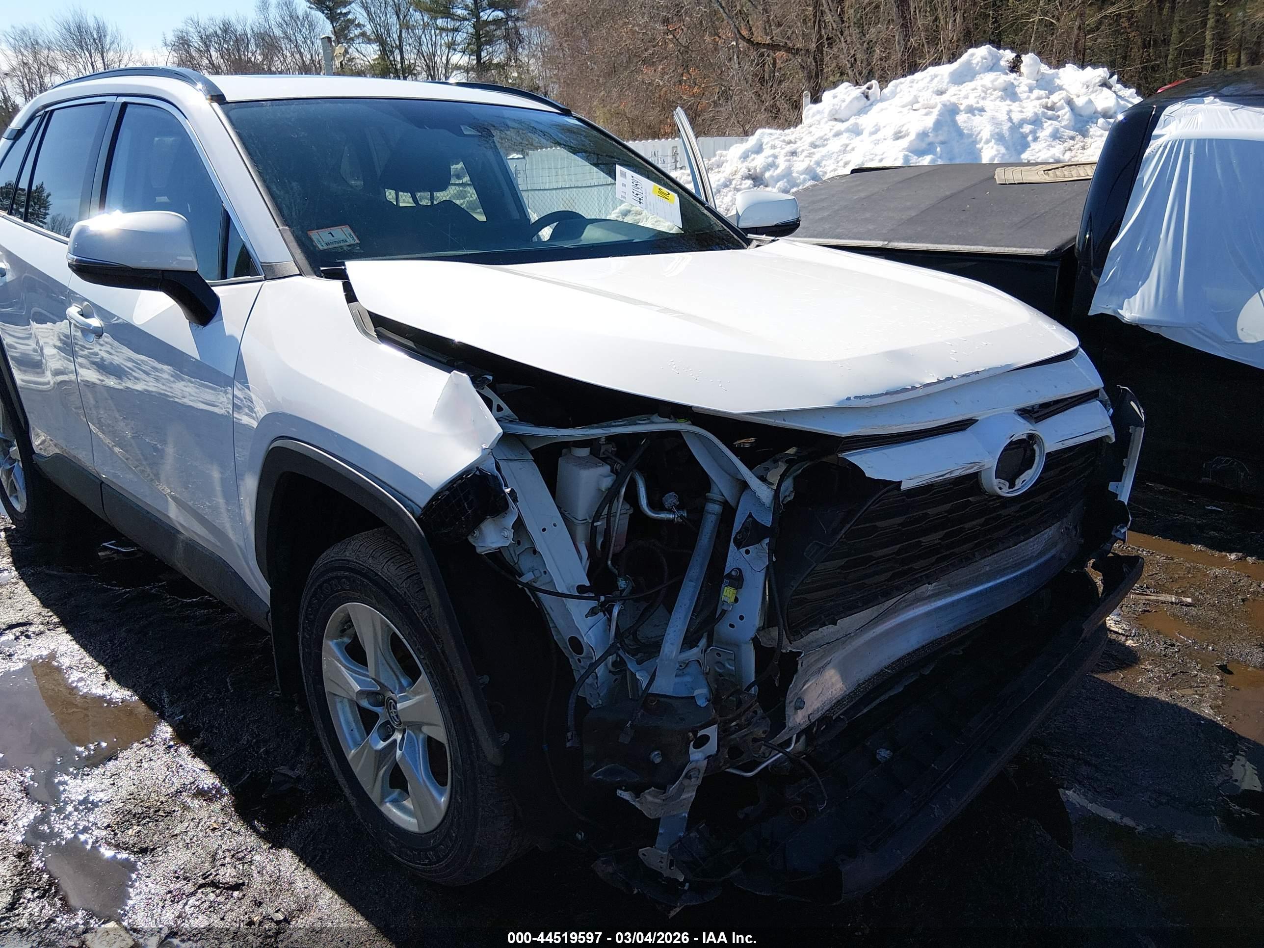 TOYOTA RAV4 image 6