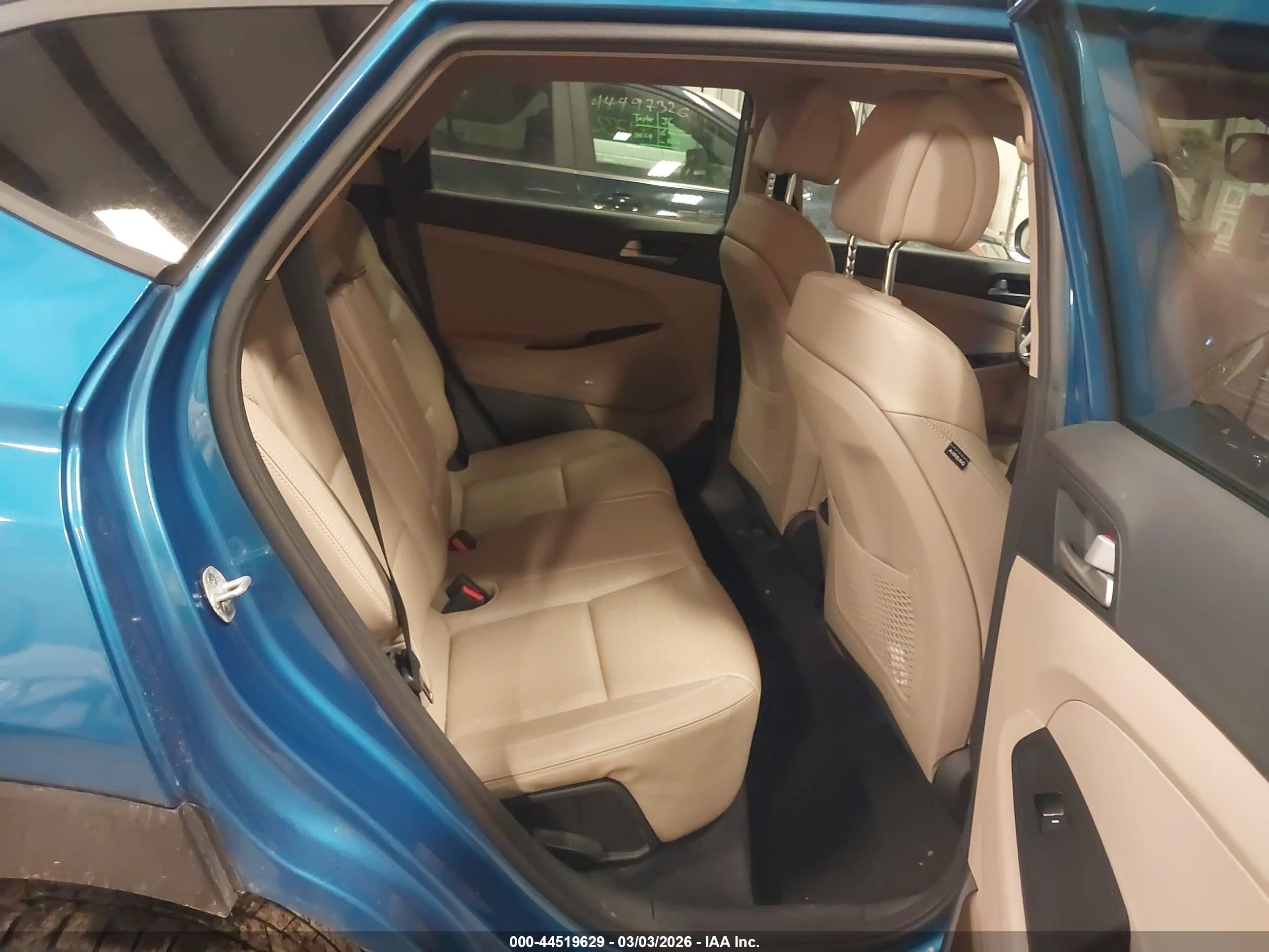 HYUNDAI TUCSON image 8