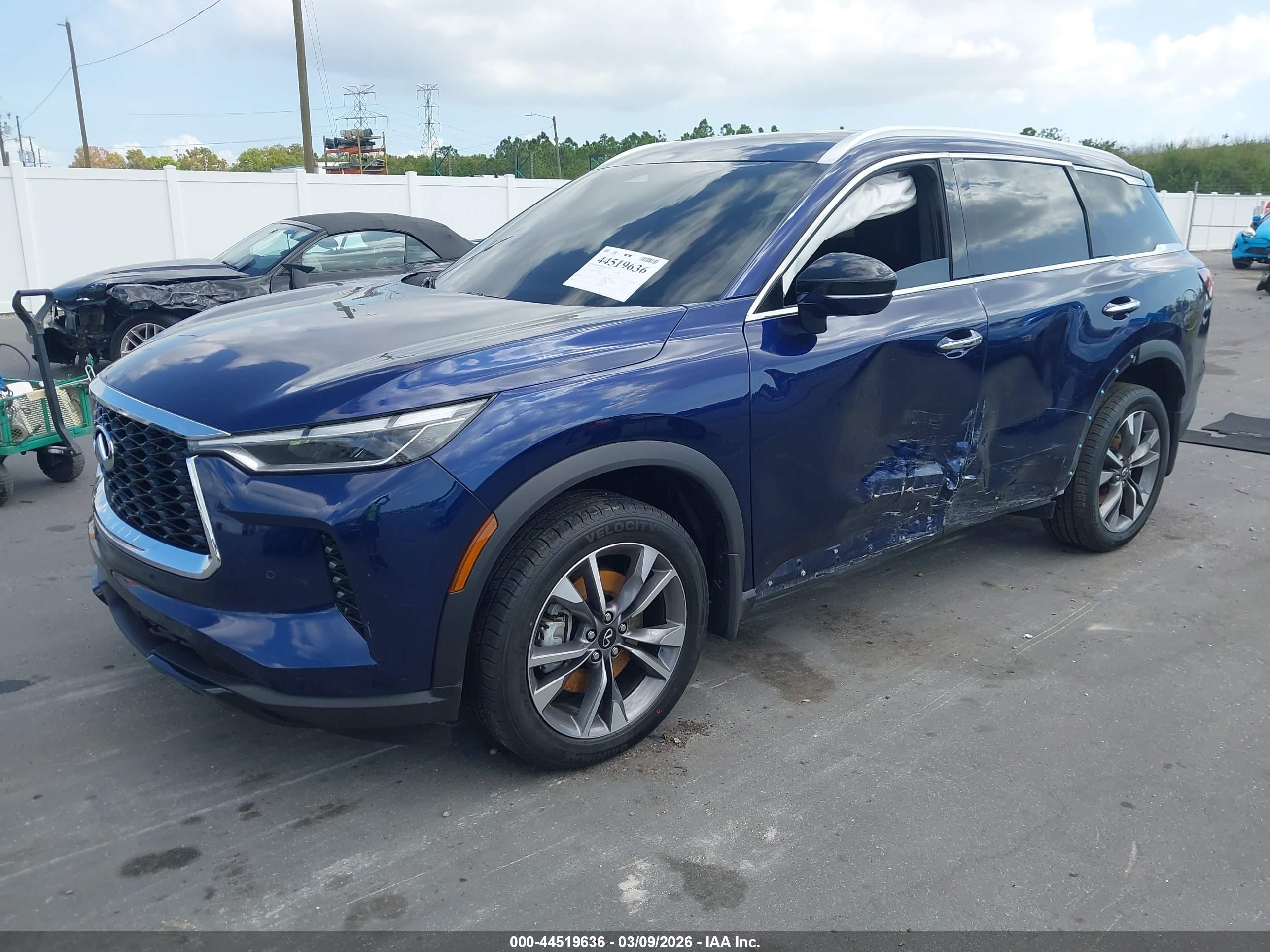 INFINITI QX60 image 2