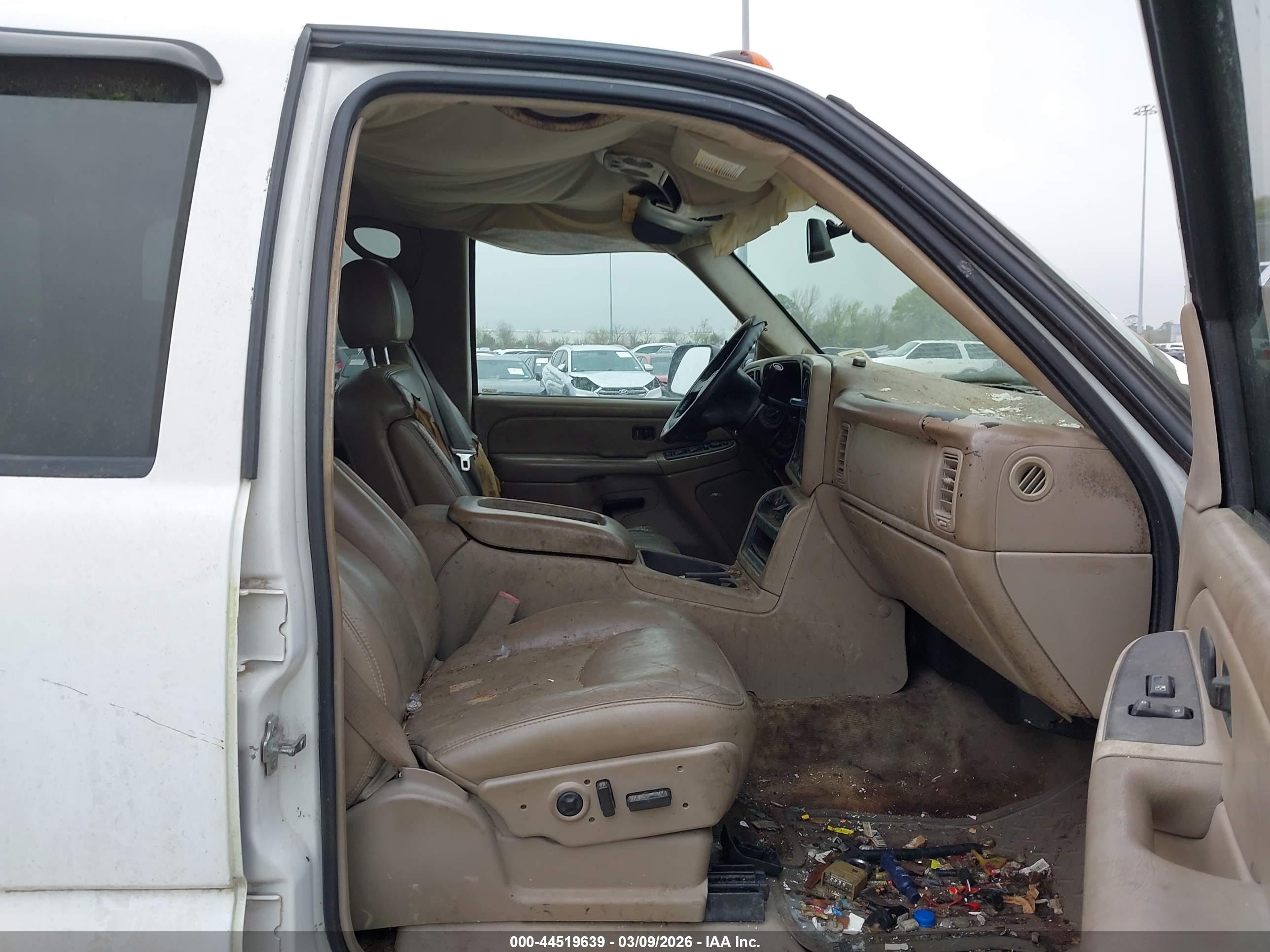 CHEVROLET SILVERADO image 8