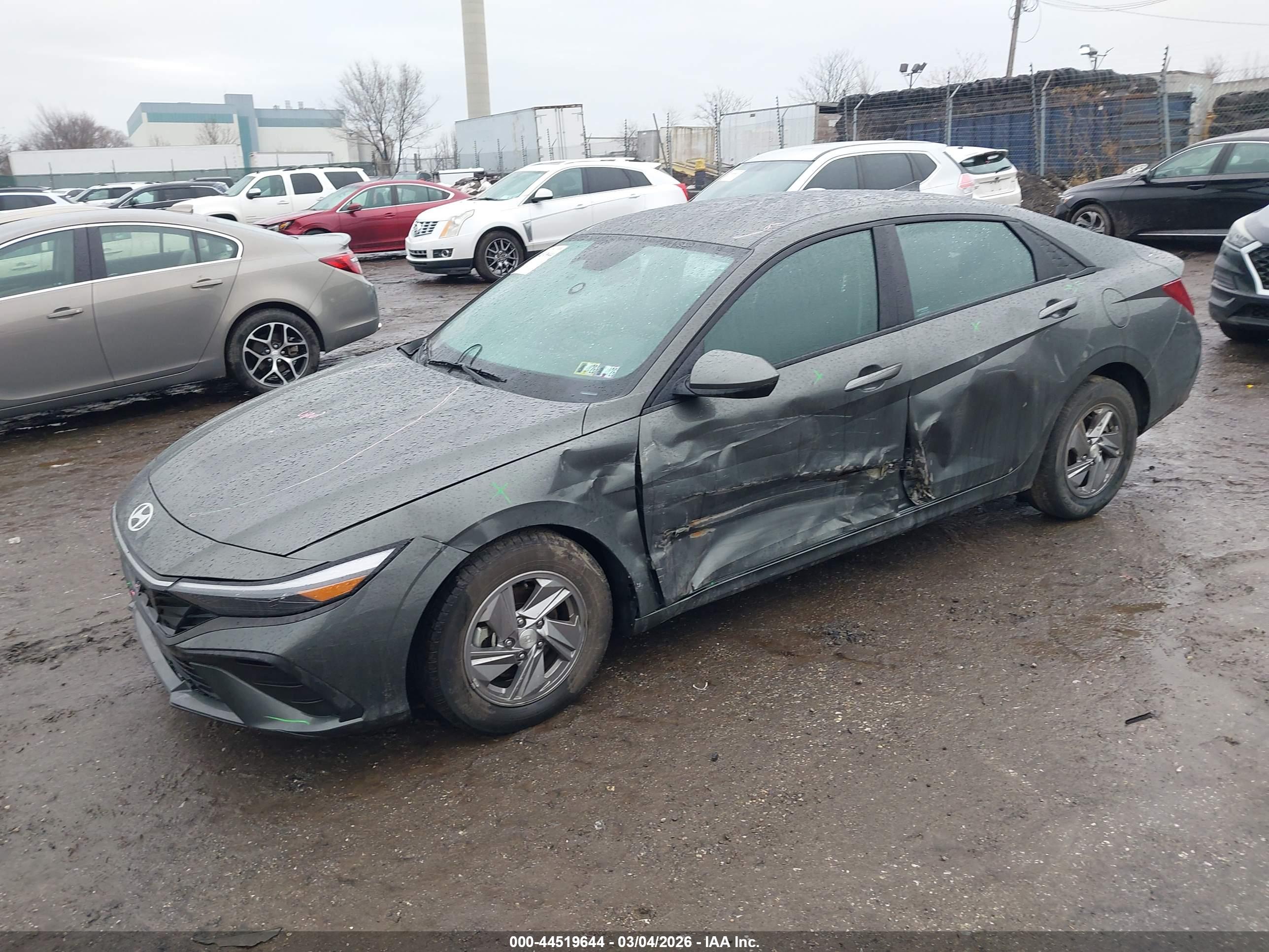 HYUNDAI ELANTRA image 2