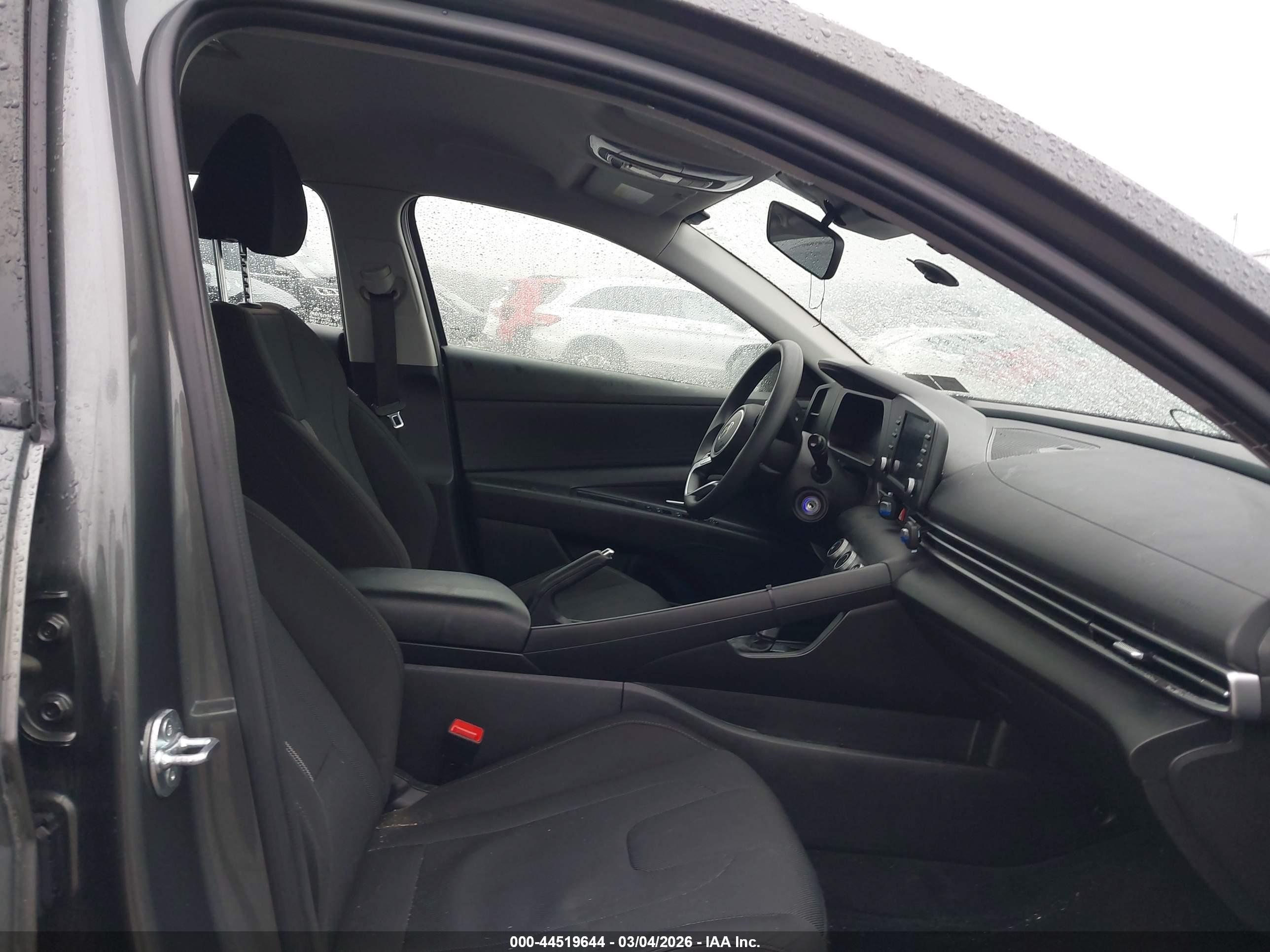 HYUNDAI ELANTRA image 5