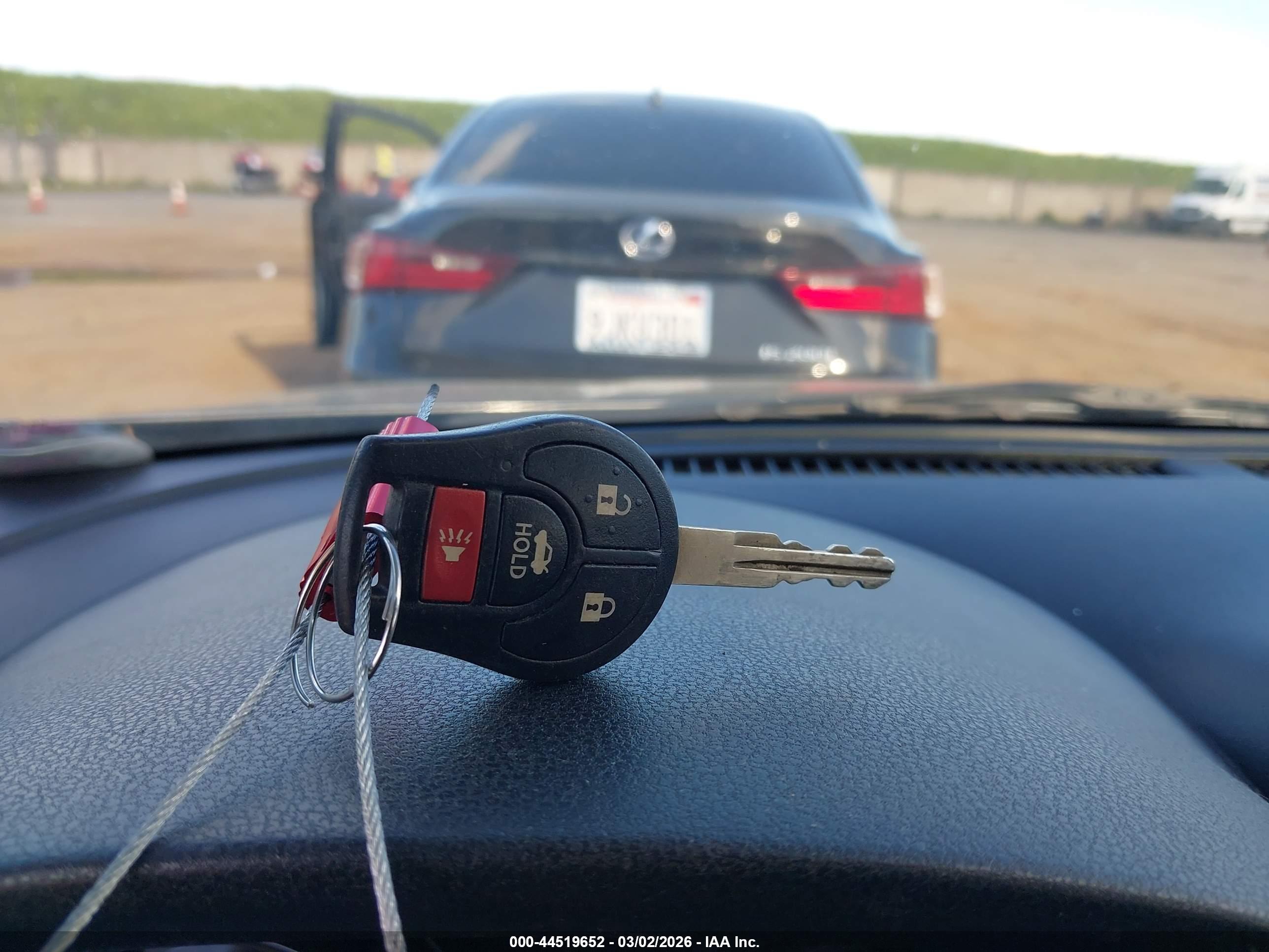NISSAN VERSA image 11