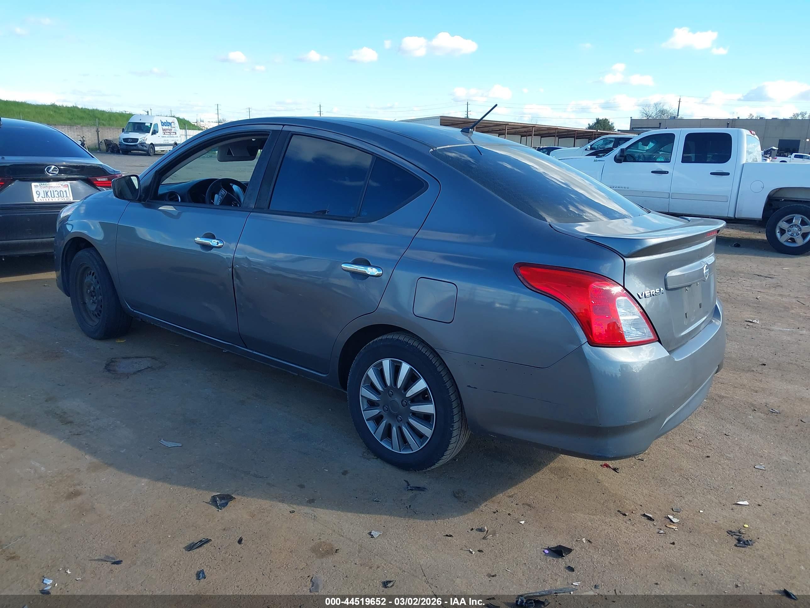 NISSAN VERSA image 3