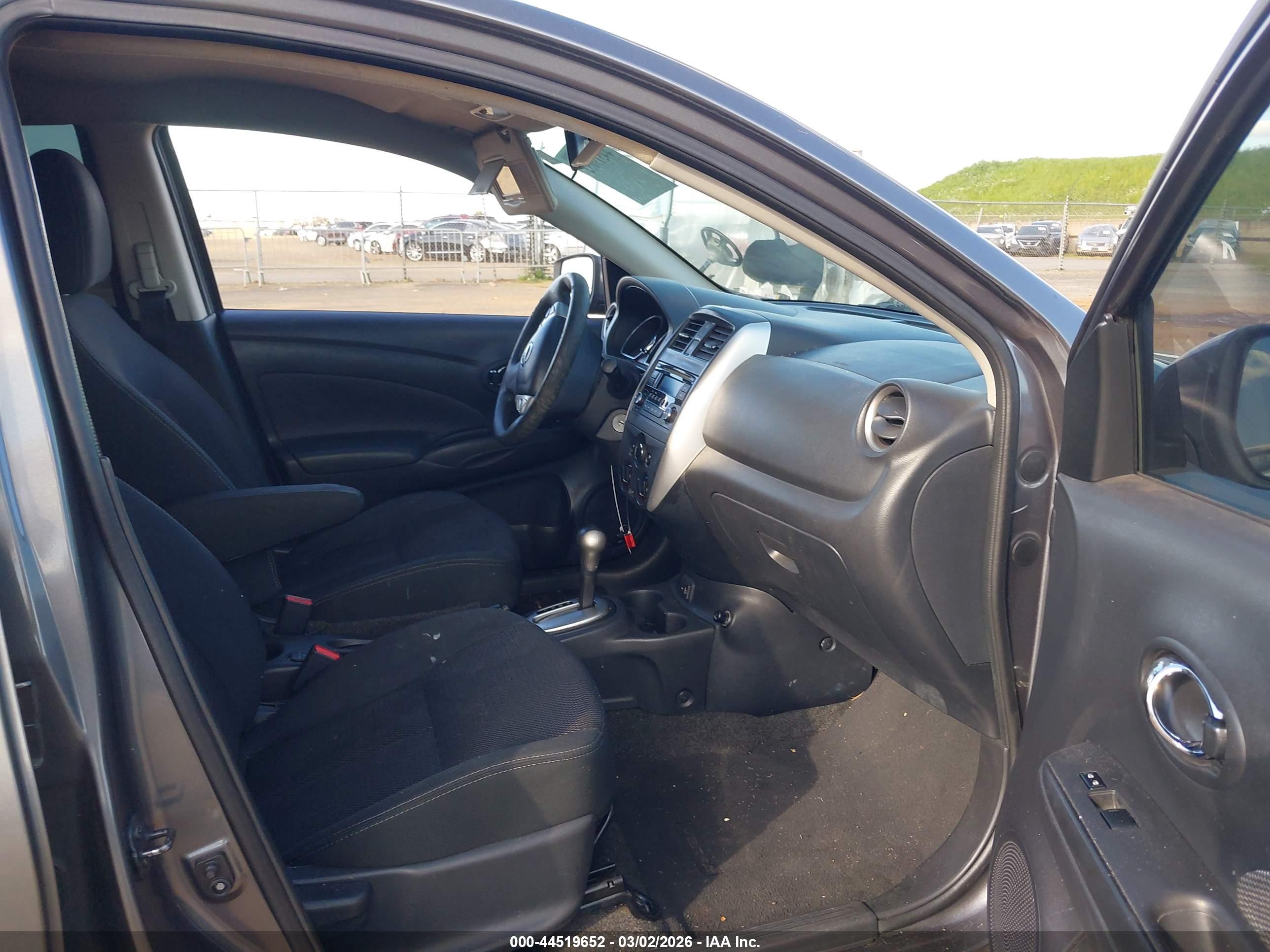 NISSAN VERSA image 5