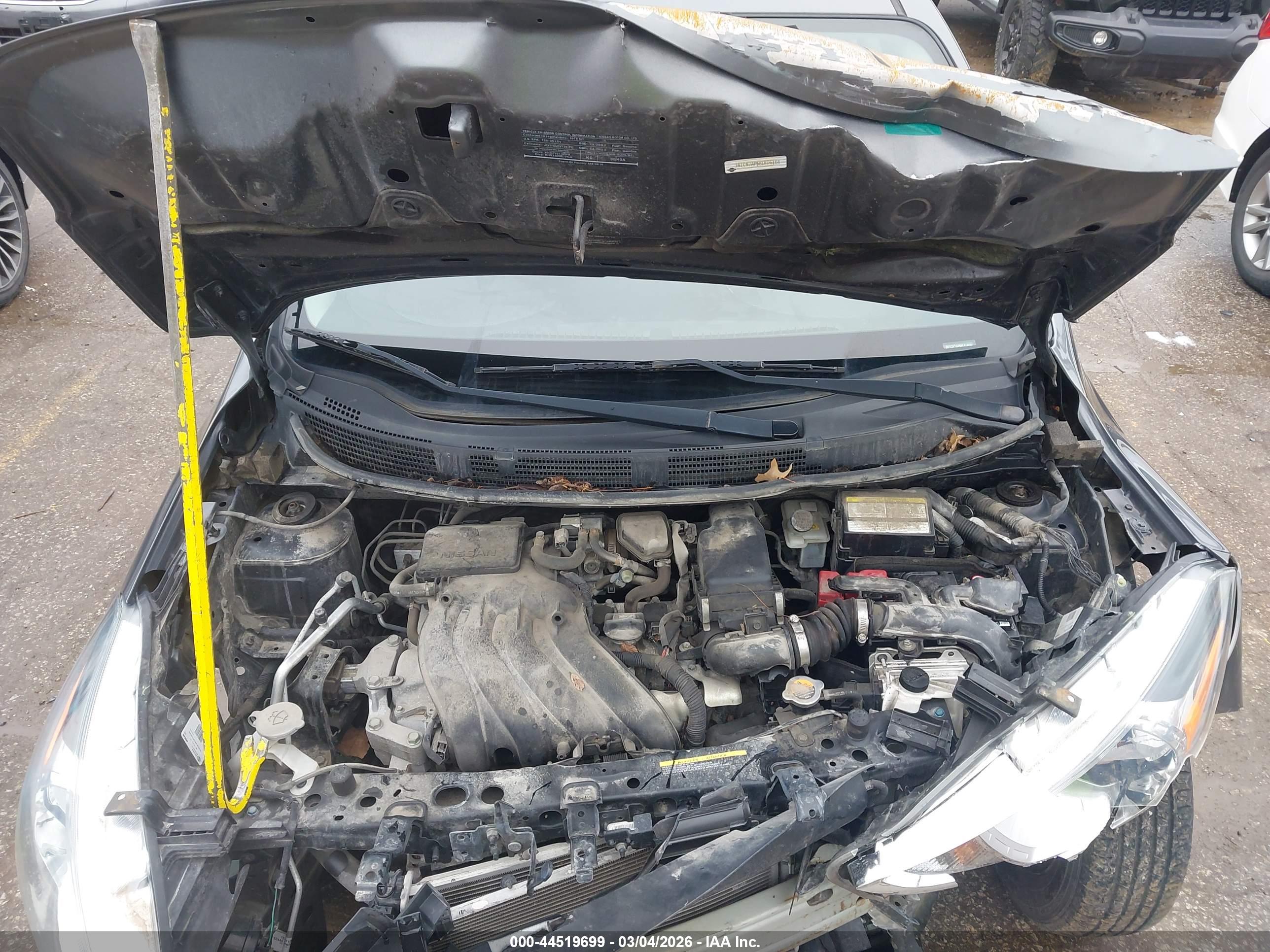 NISSAN VERSA image 10