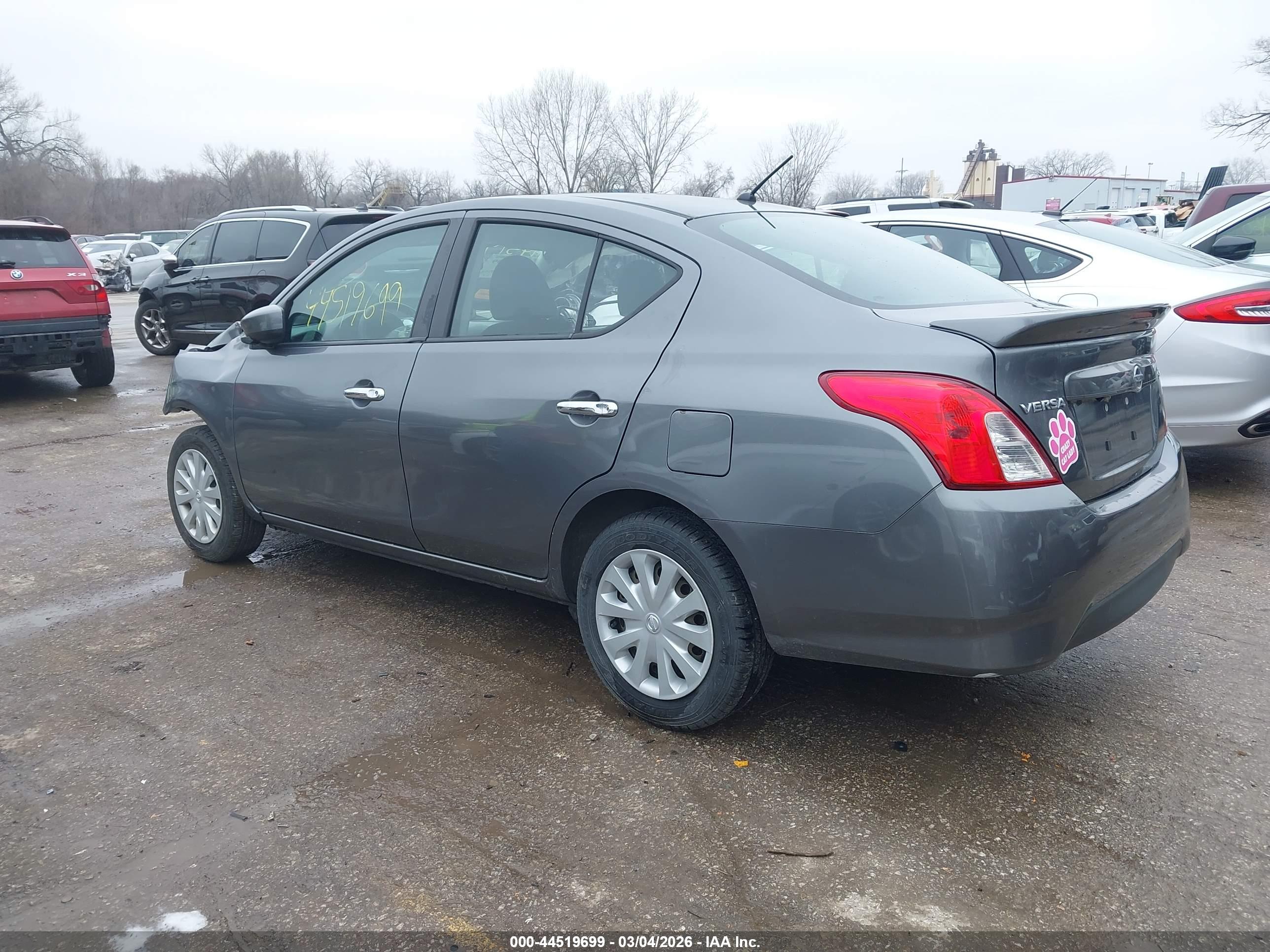 NISSAN VERSA image 3