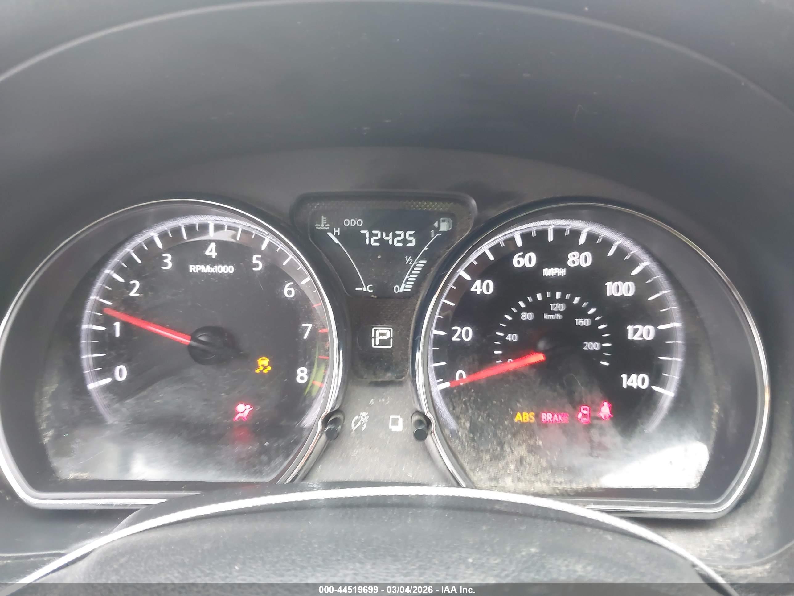NISSAN VERSA image 7