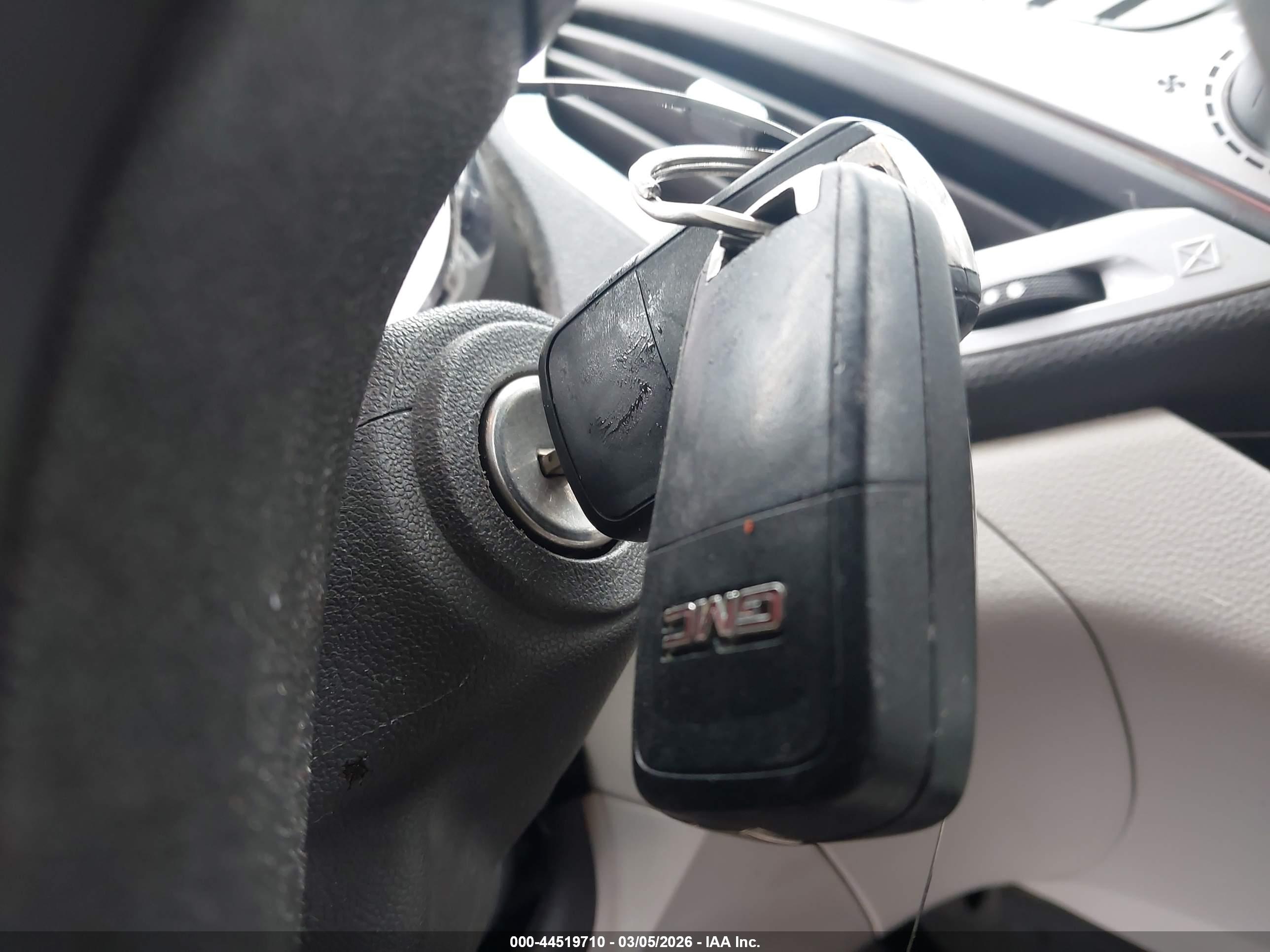 GMC TERRAIN image 11