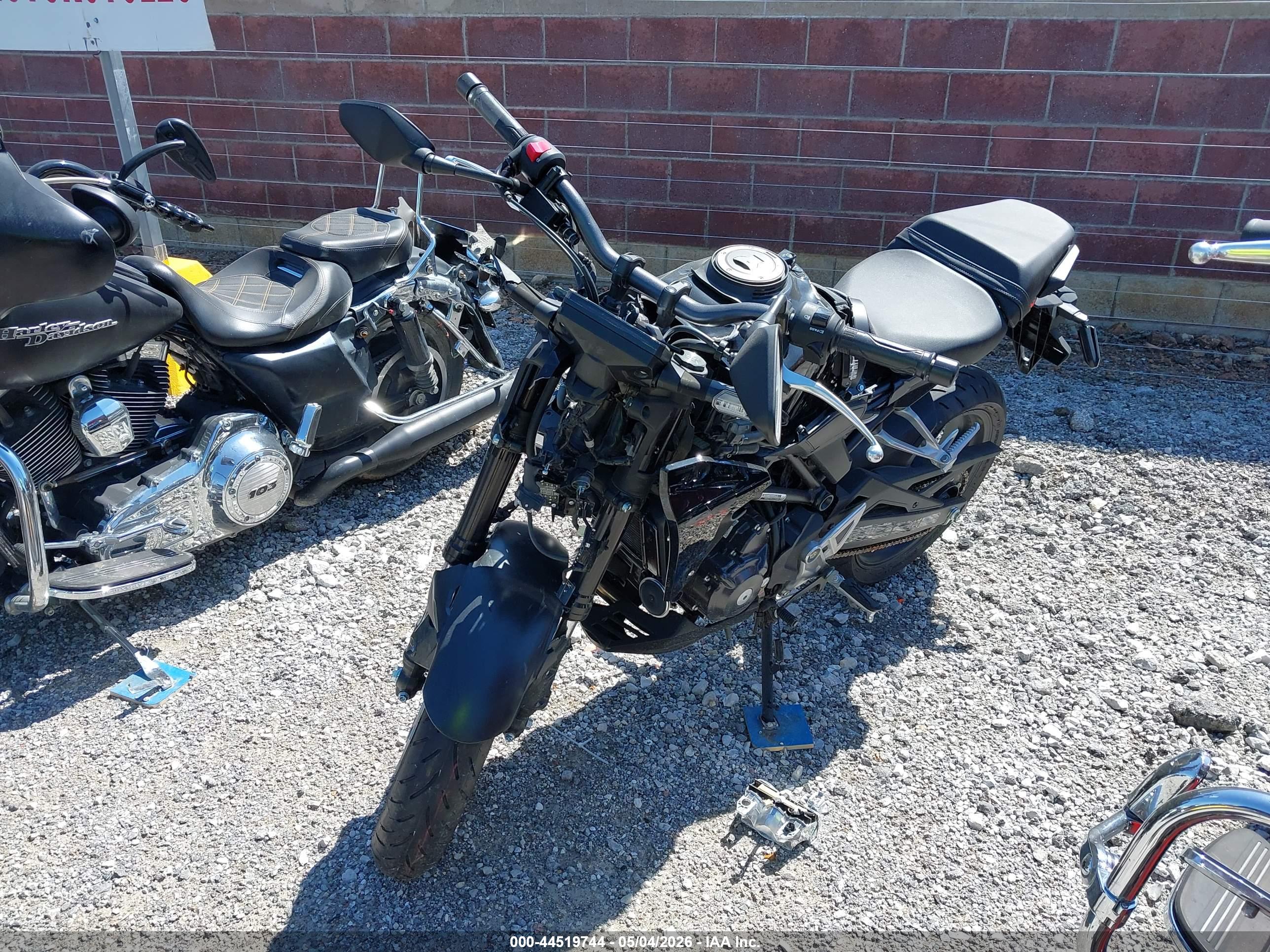 HONDA CBF300 image 2